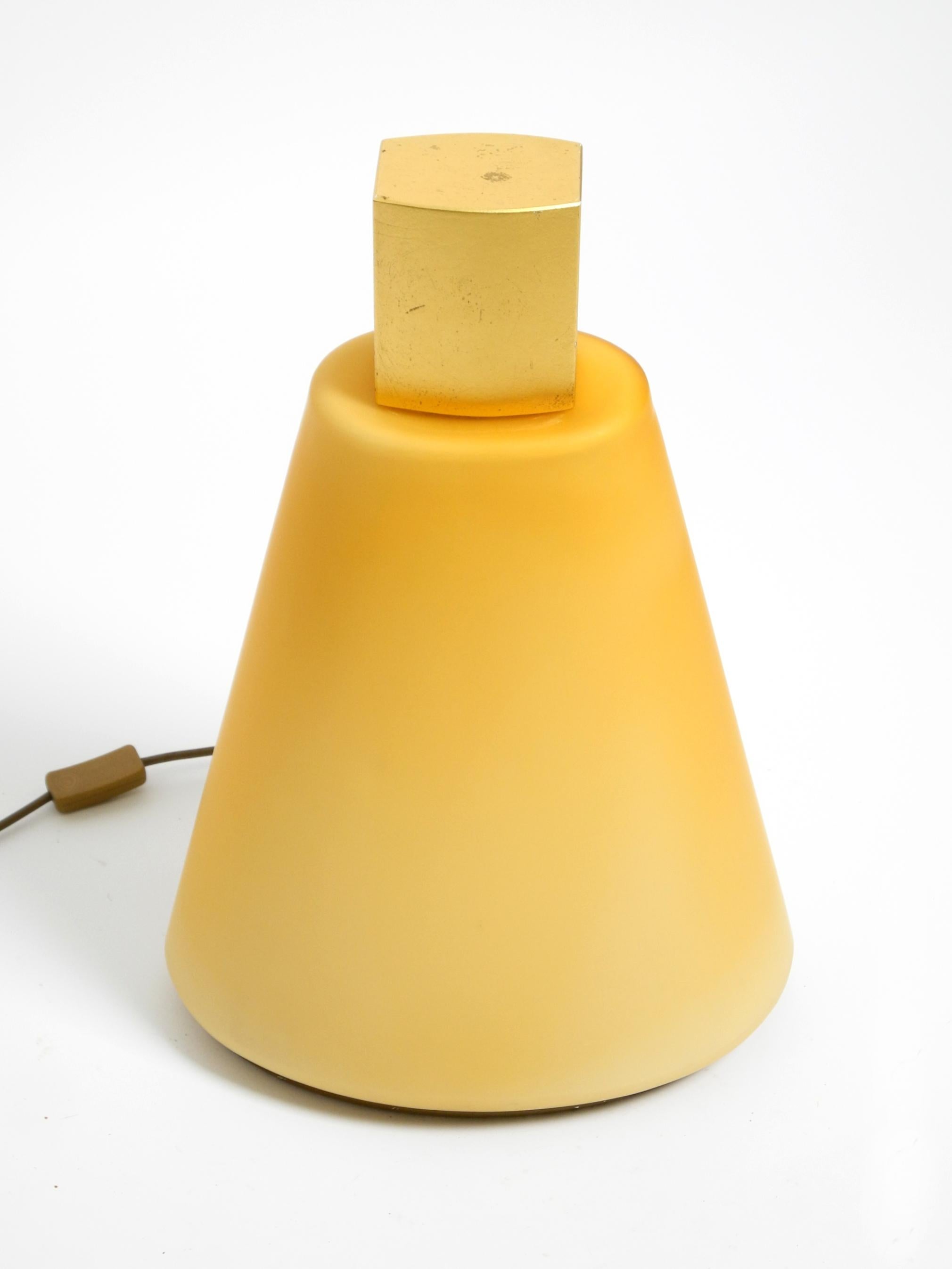 Large original 90s postmodern floor or table lamp made of apricot flashed glass For Sale 6