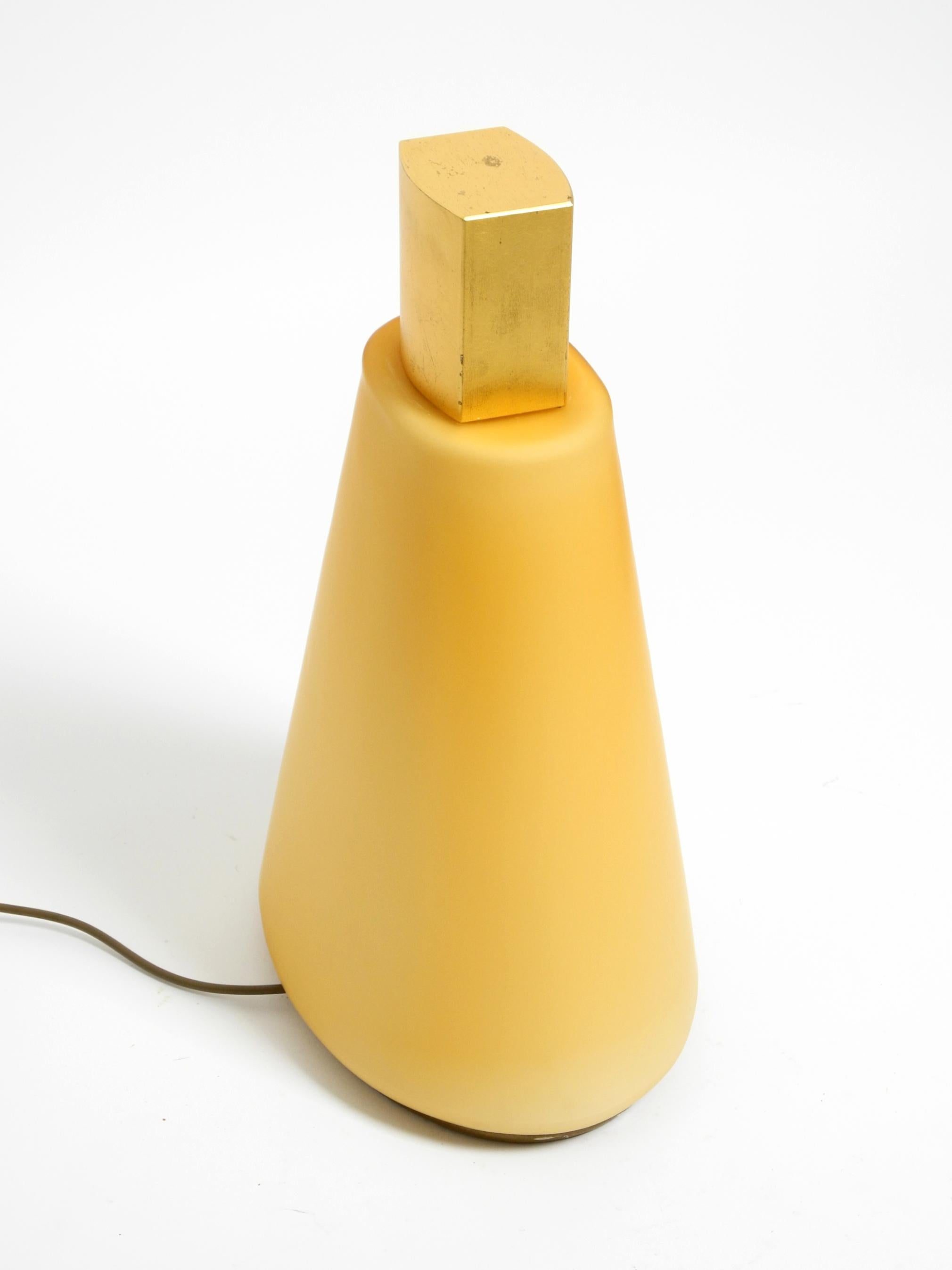 Large original 90s postmodern floor or table lamp made of apricot flashed glass In Good Condition For Sale In München, DE
