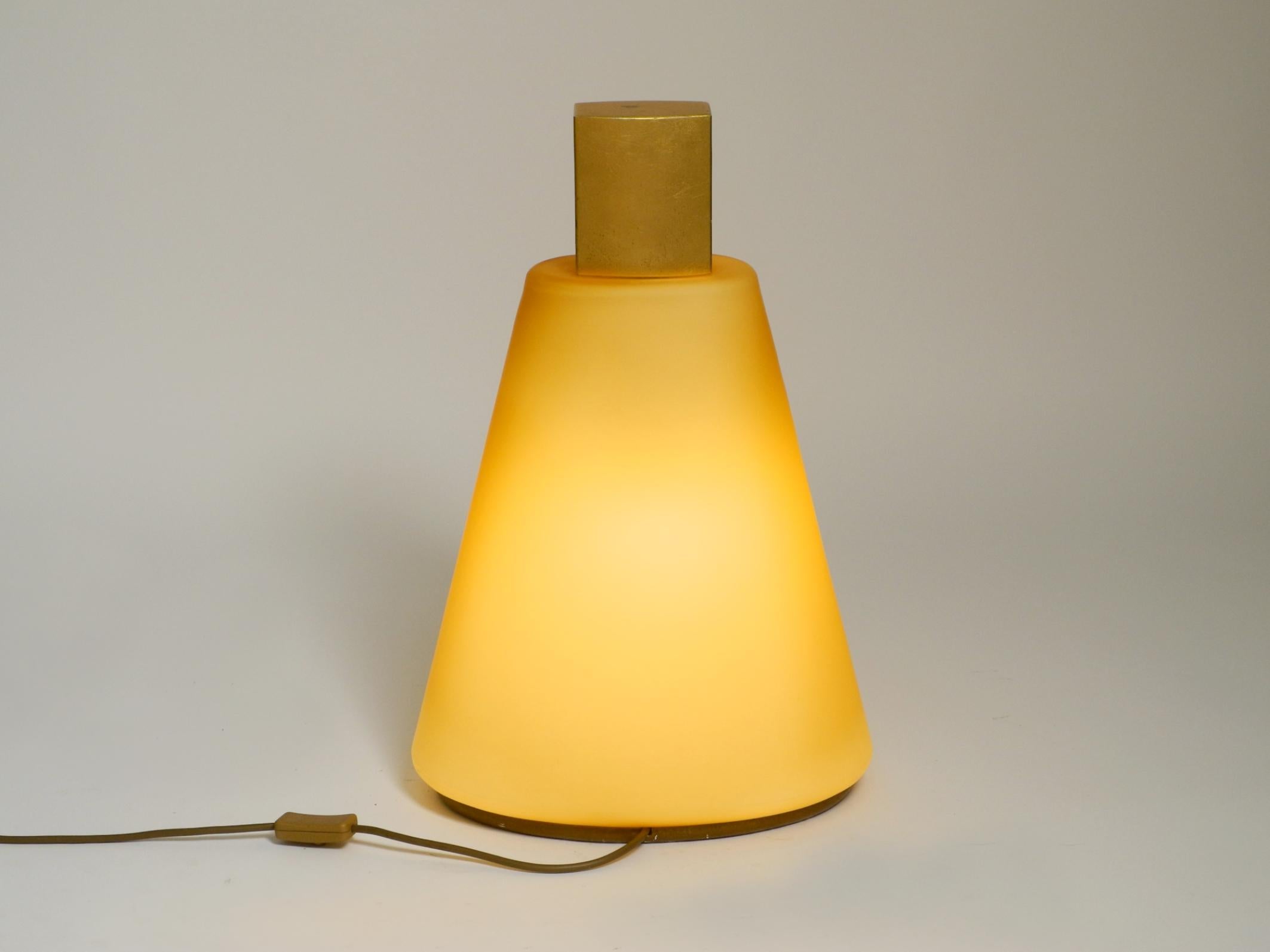 Large original 90s postmodern floor or table lamp made of apricot flashed glass For Sale 2