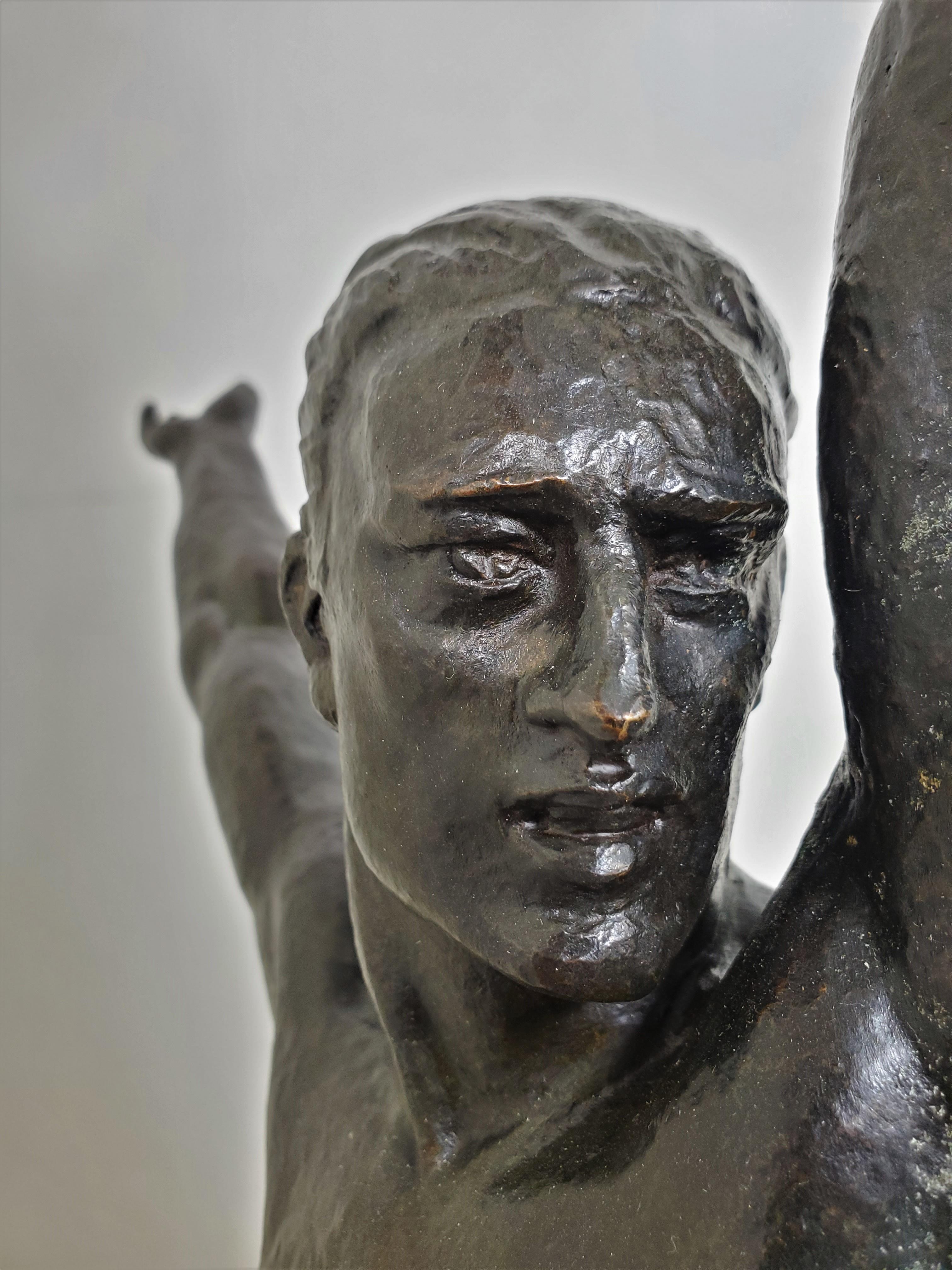 Grand bronze Art Déco français d'origine représentant un athlète masculin semi-nu par Le Faguays en vente 7