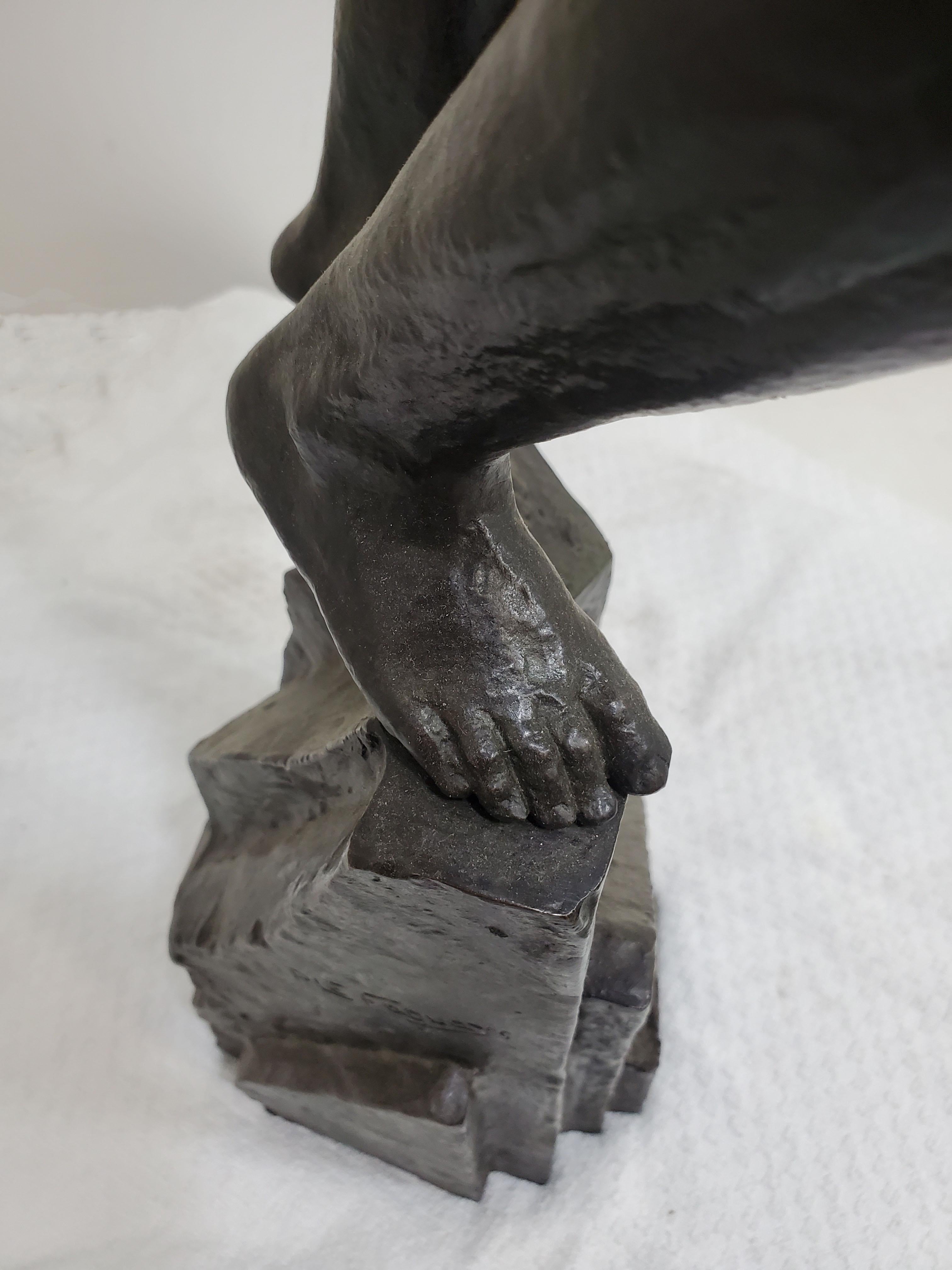 Grand bronze Art Déco français d'origine représentant un athlète masculin semi-nu par Le Faguays en vente 10