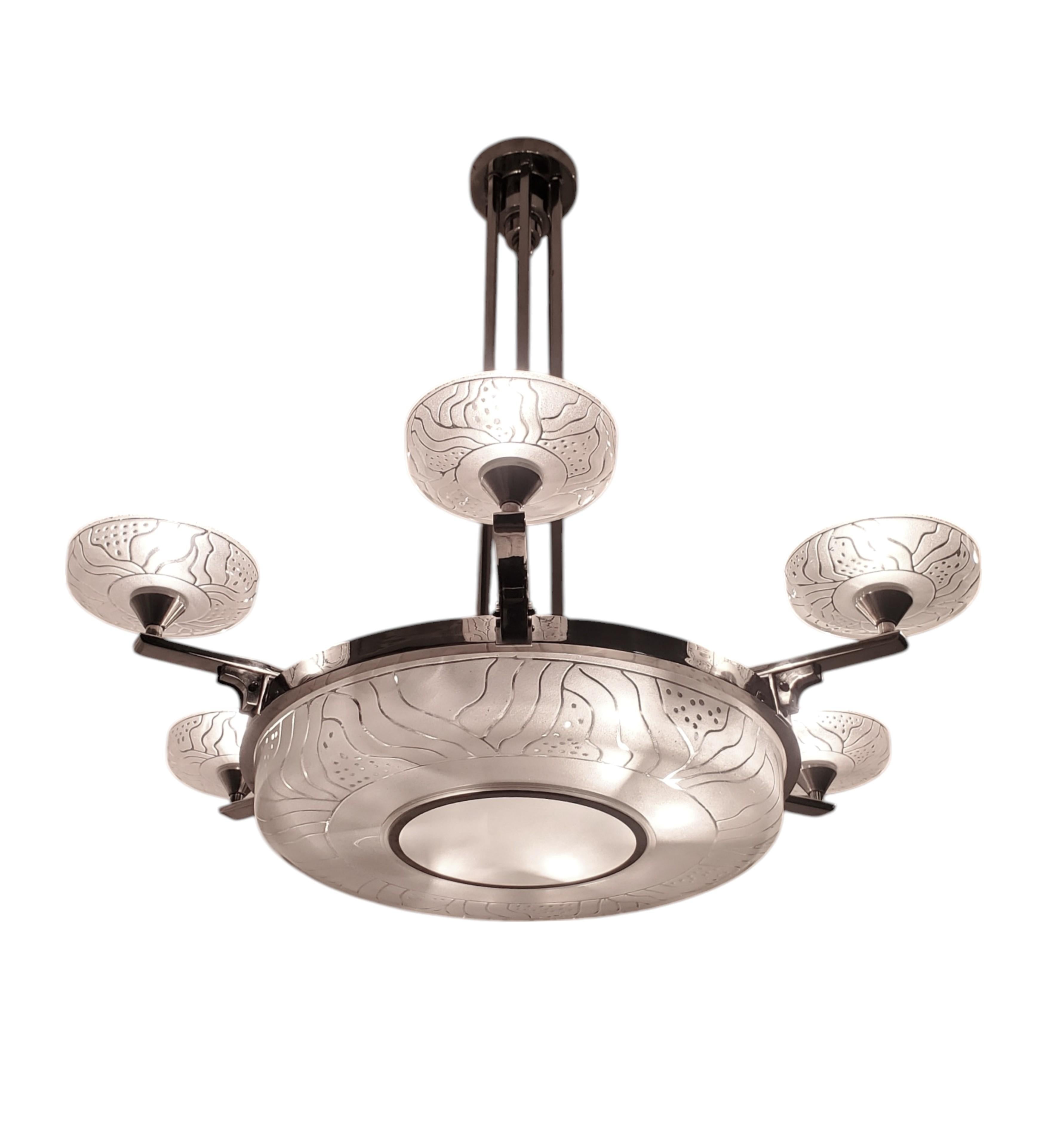 Large Original French nickel bronze etched glass chandelier Hettier Vincent For Sale 4