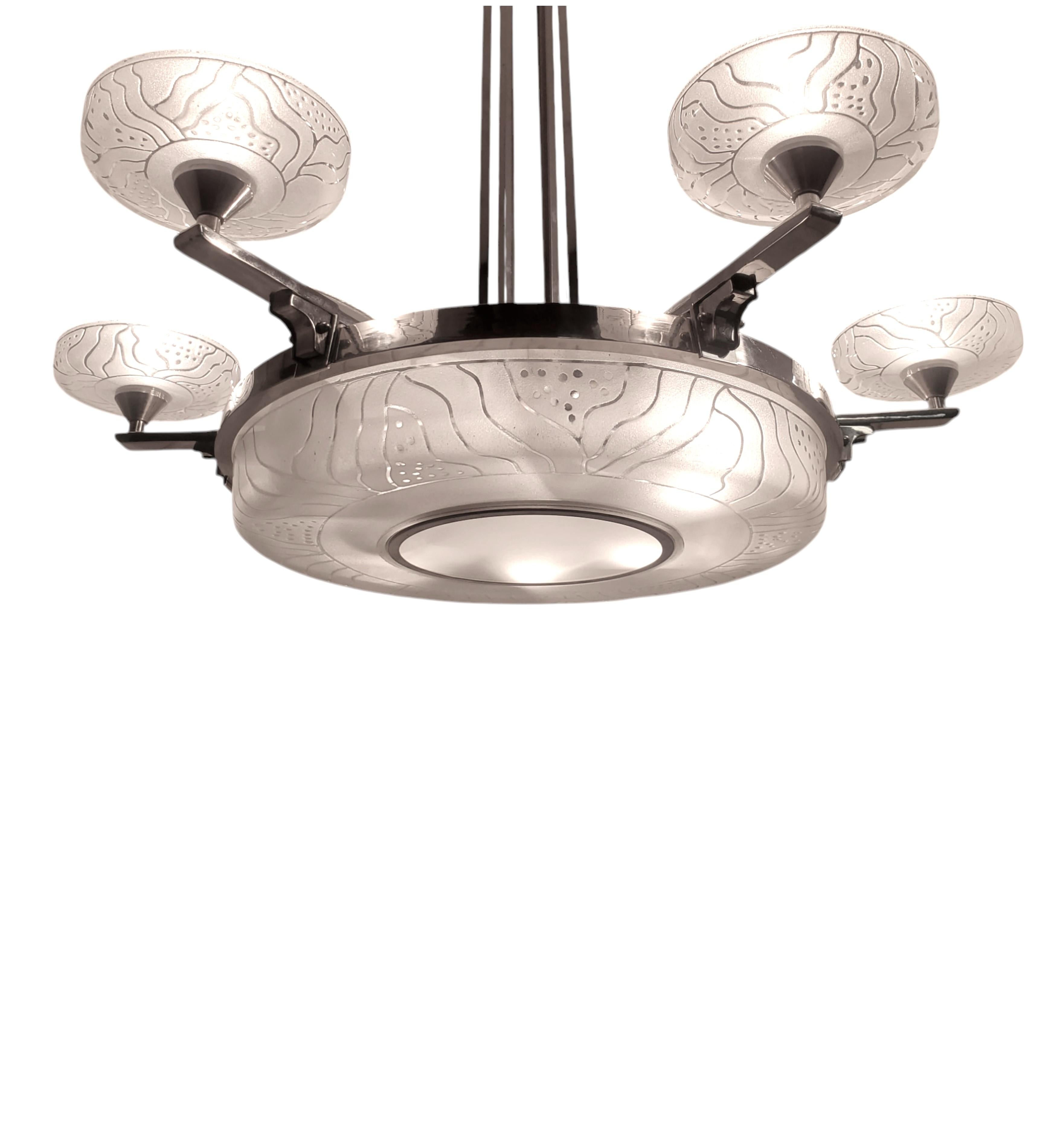 Large Original French nickel bronze etched glass chandelier Hettier Vincent For Sale 5