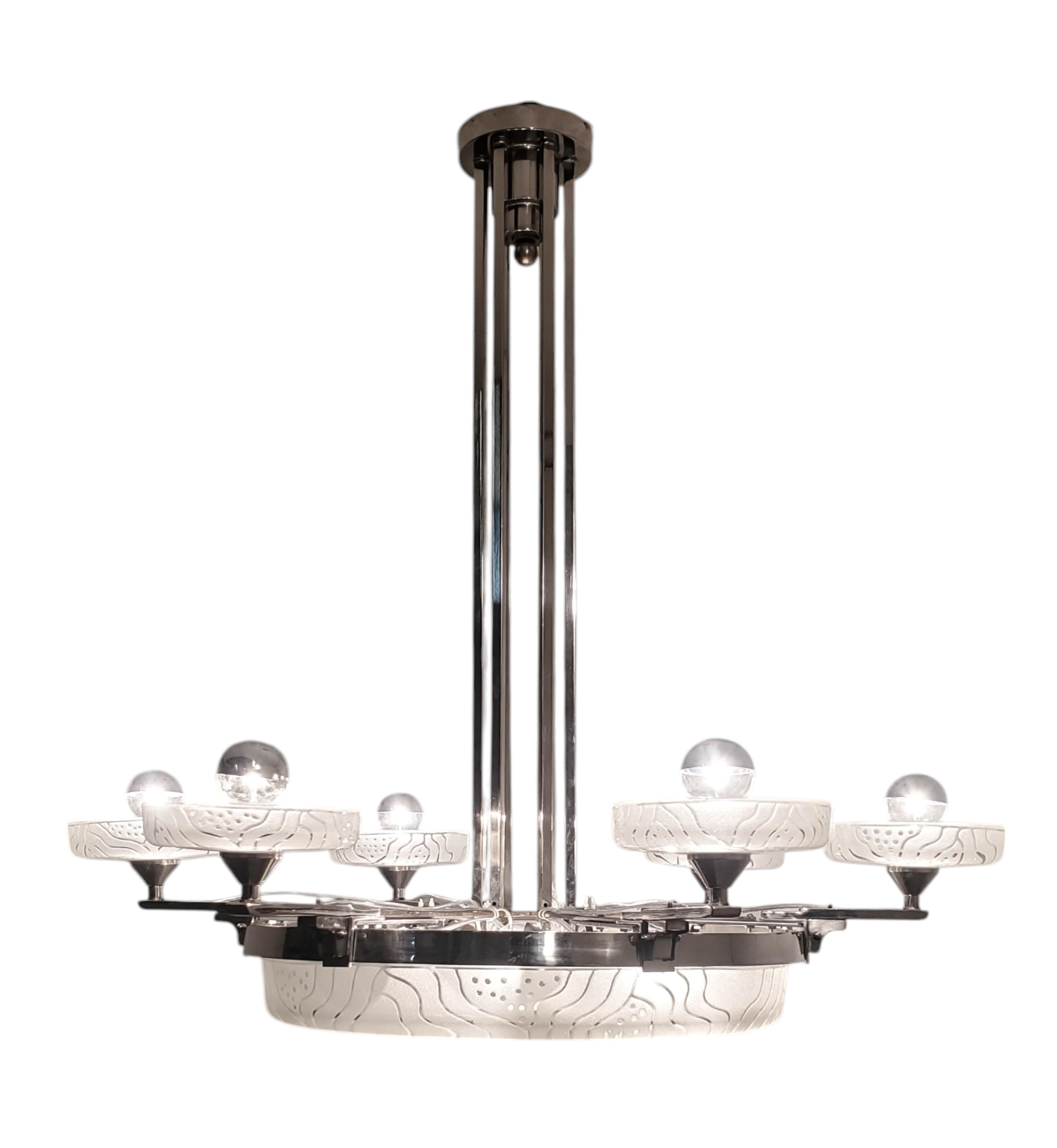 Large Original French nickel bronze etched glass chandelier Hettier Vincent For Sale 9