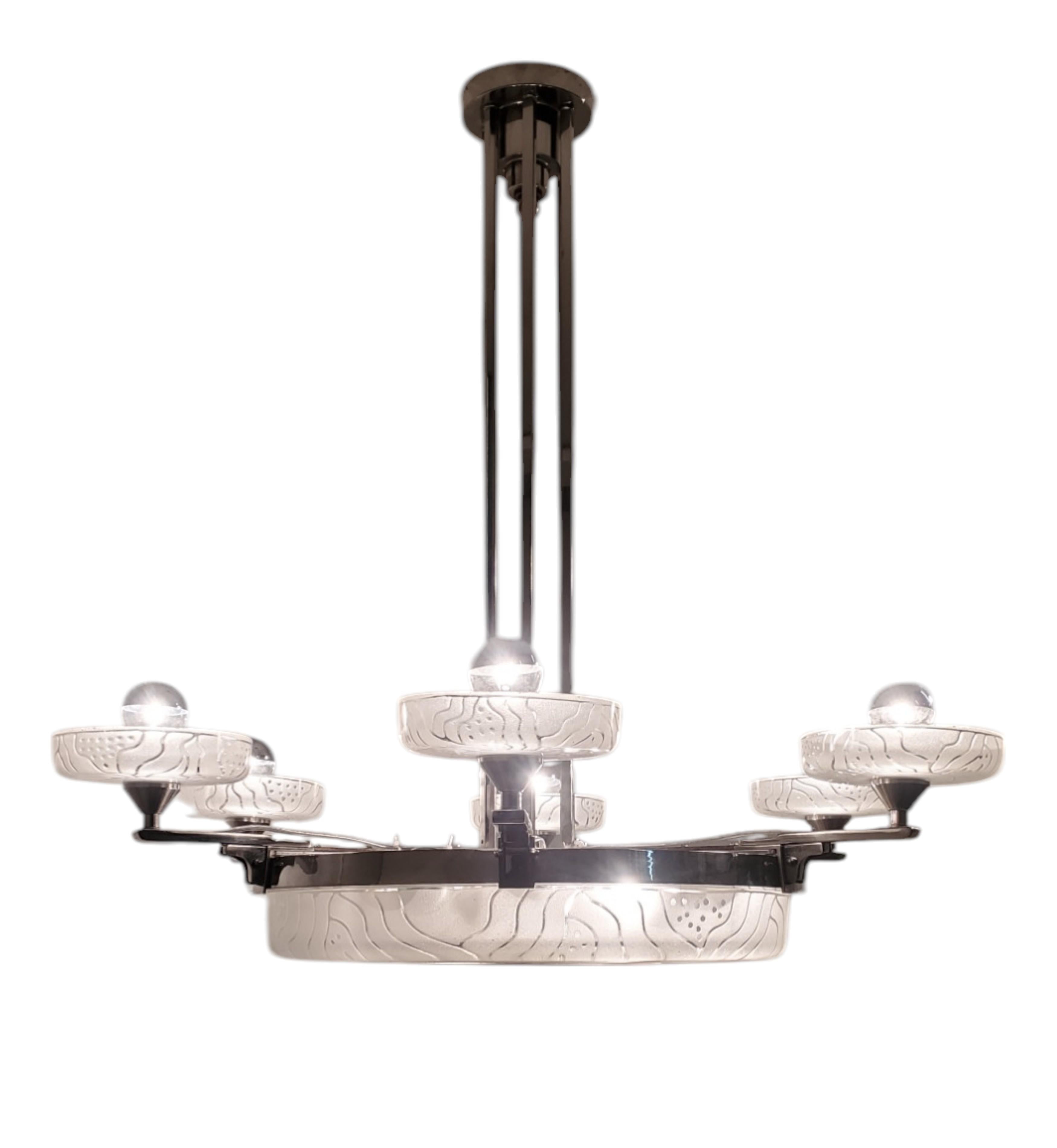 Large Original French nickel bronze etched glass chandelier Hettier Vincent For Sale 10