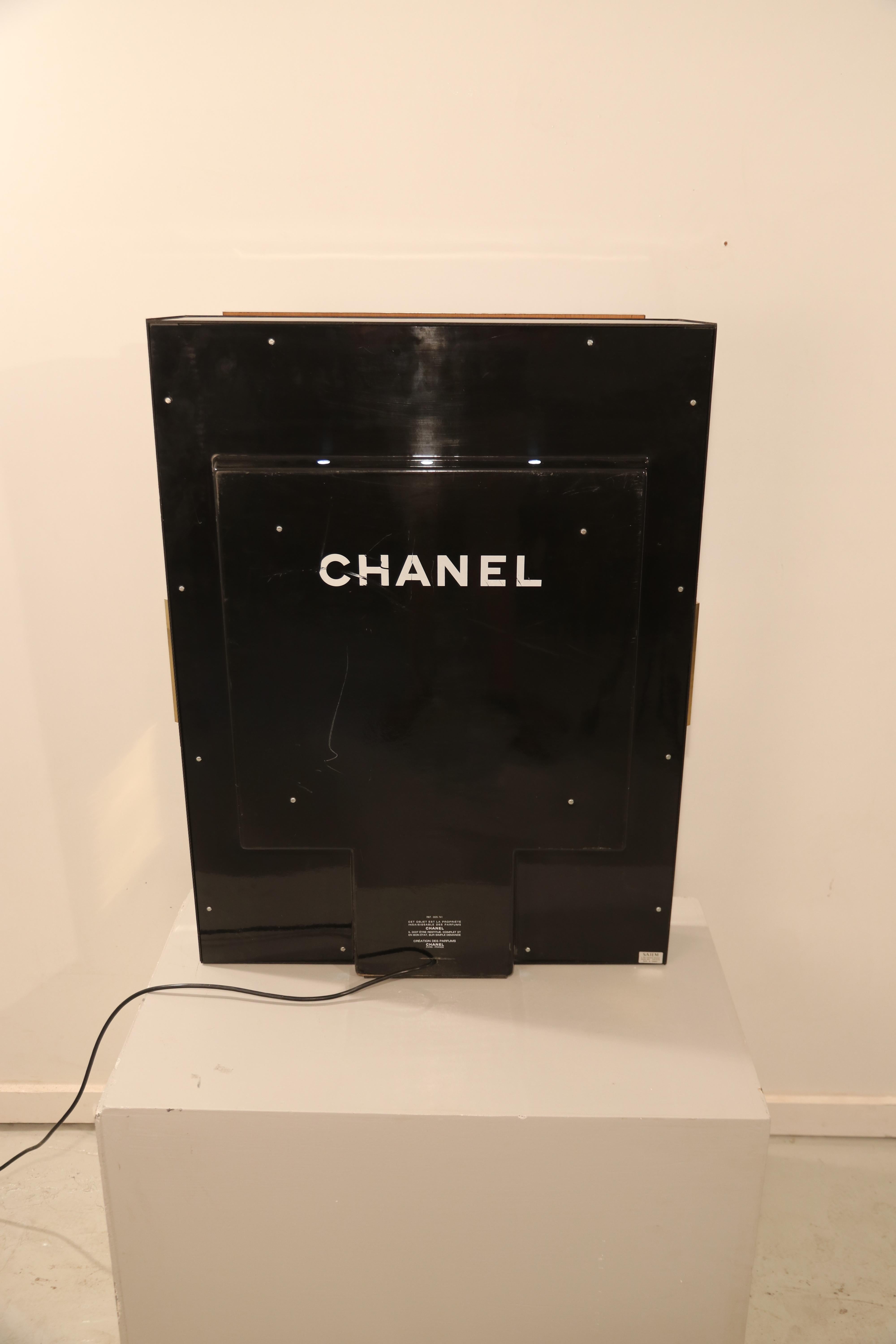 Veneer Large Original Retail Advertisement Display with Light for Chanel No. 5