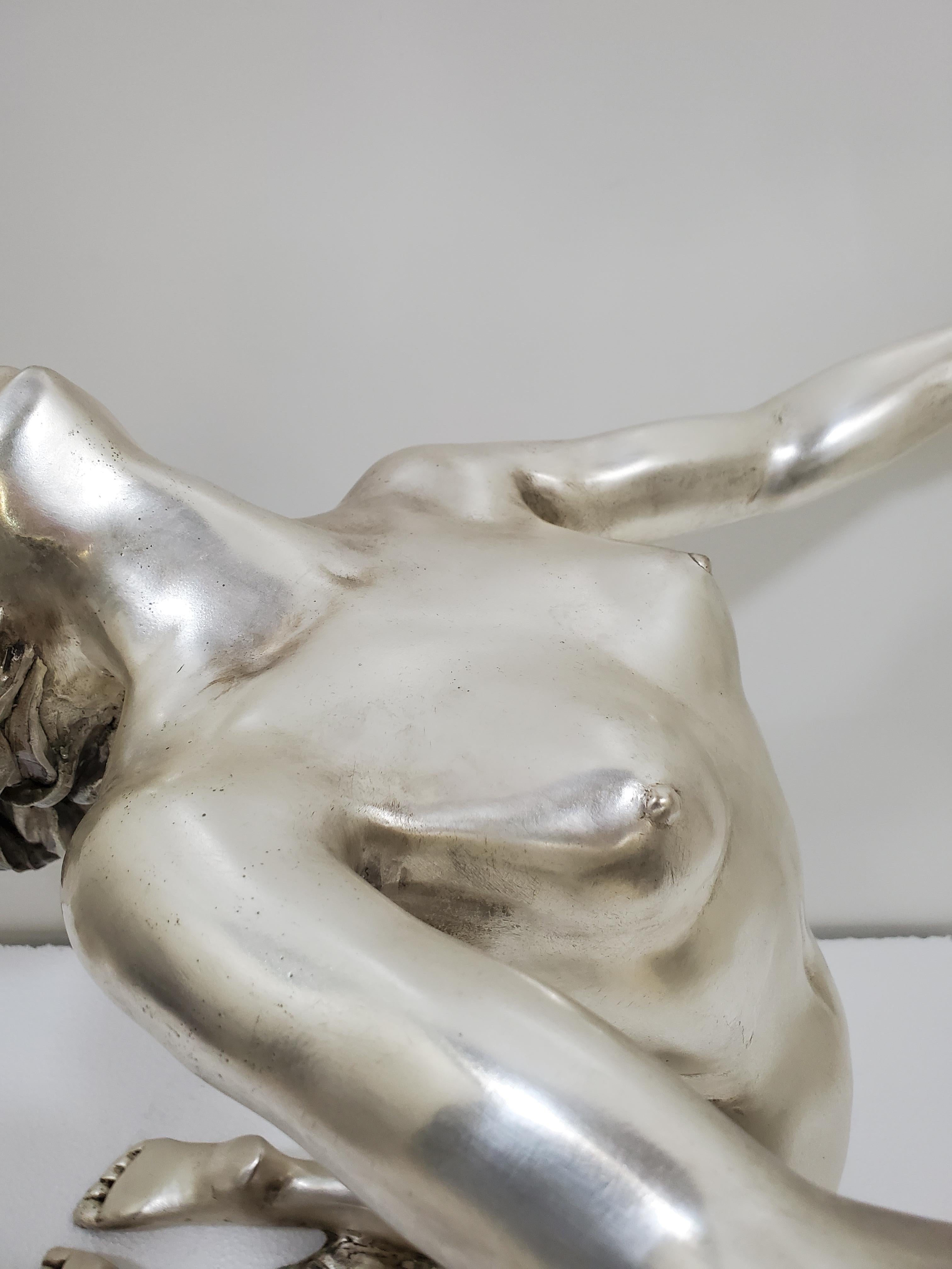 Mid-Century Modern Grande sculpture originale, signée, en bronze argenté d'un nu féminin en vente
