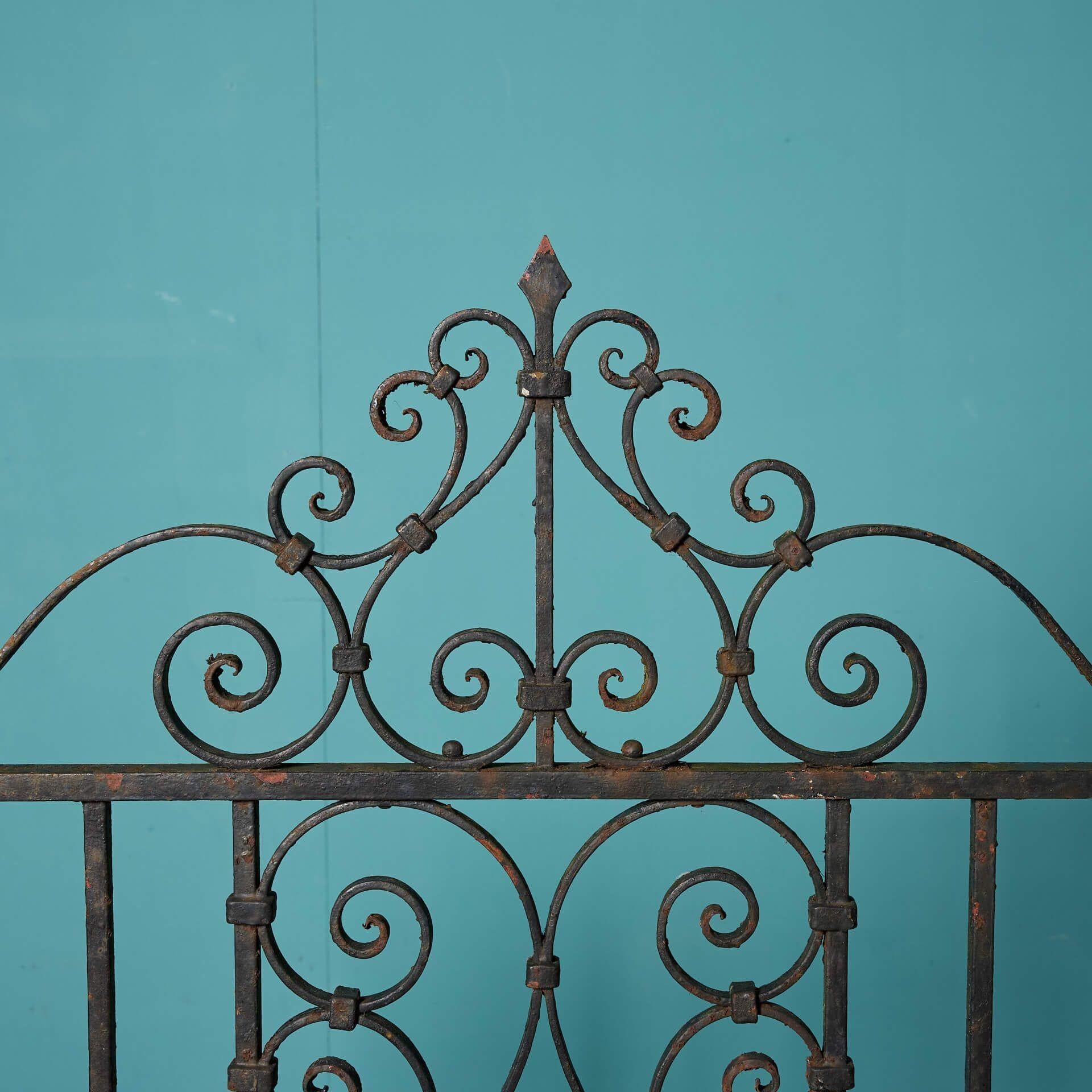 Gran puerta victoriana original de hierro forjado para jardín Victoriano en venta