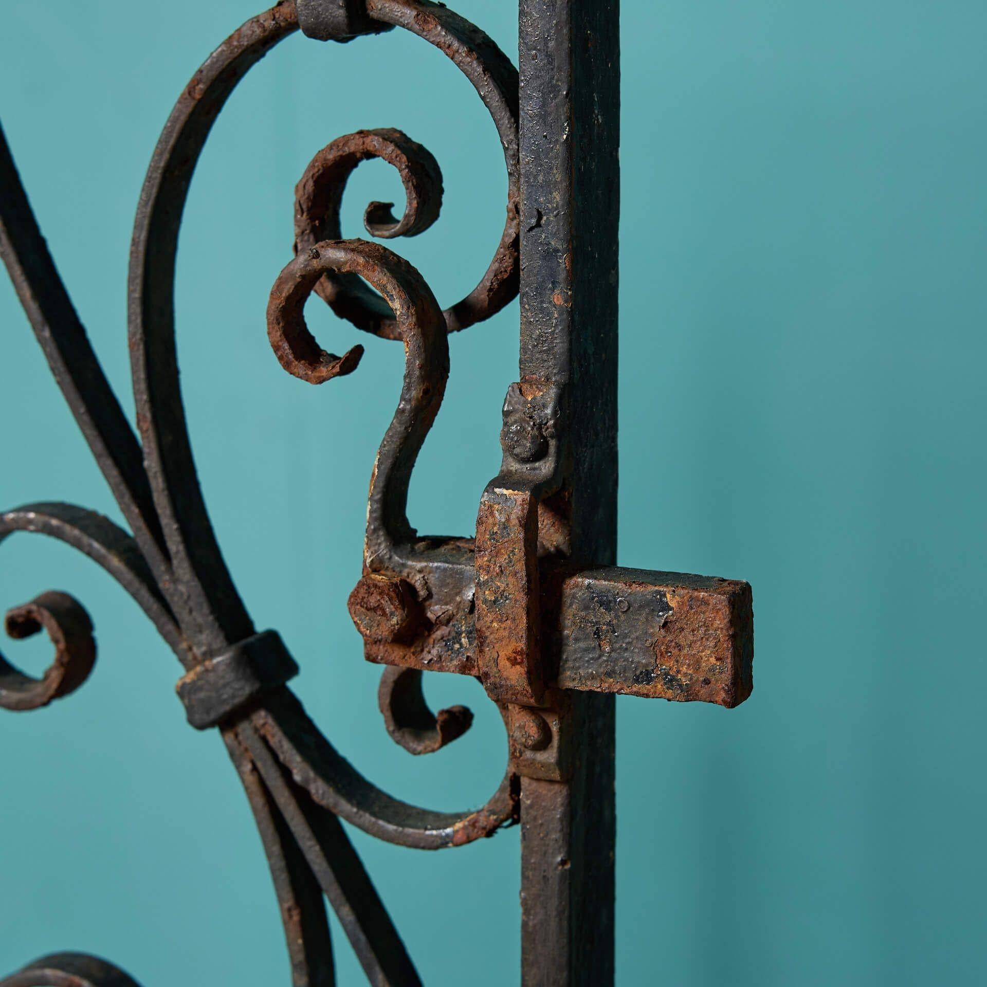 Gran puerta victoriana original de hierro forjado para jardín Inglés en venta