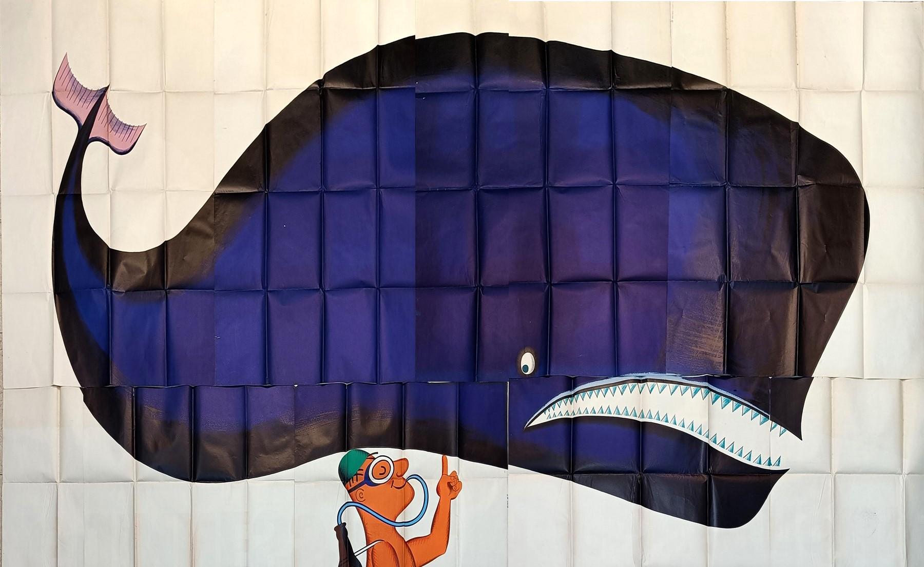 Rare billboard Affiche publicitaire originale de Guinness - Guinness for Strength - présentant une image moderne du milieu du siècle d'un plongeur sous-marin avec une bouteille de Guinness comme bouteille de plongée tenant une baleine bleue sur un