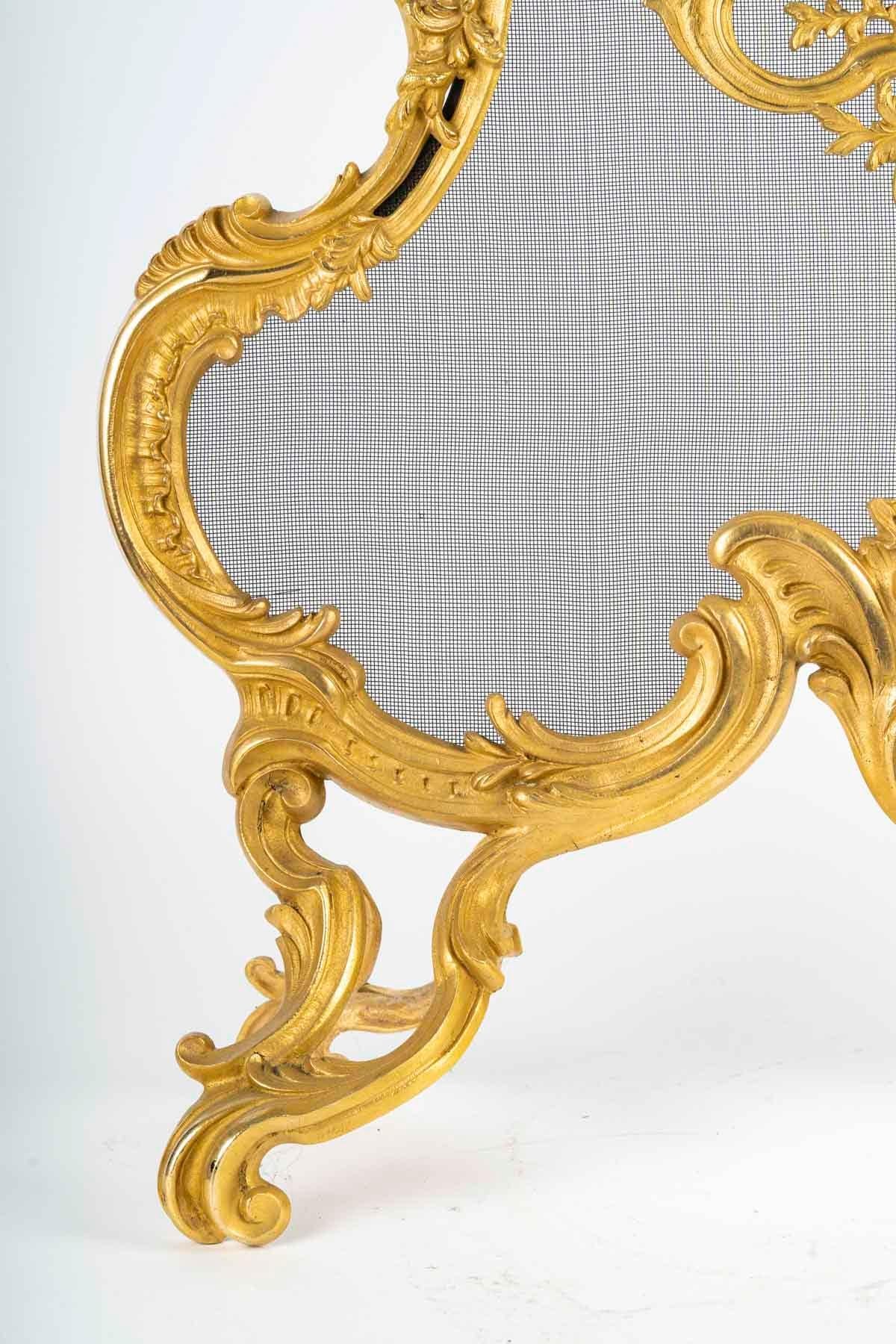 Large Ormolu Fire Screen in the Louis XV Style. In Good Condition For Sale In Saint-Ouen, FR