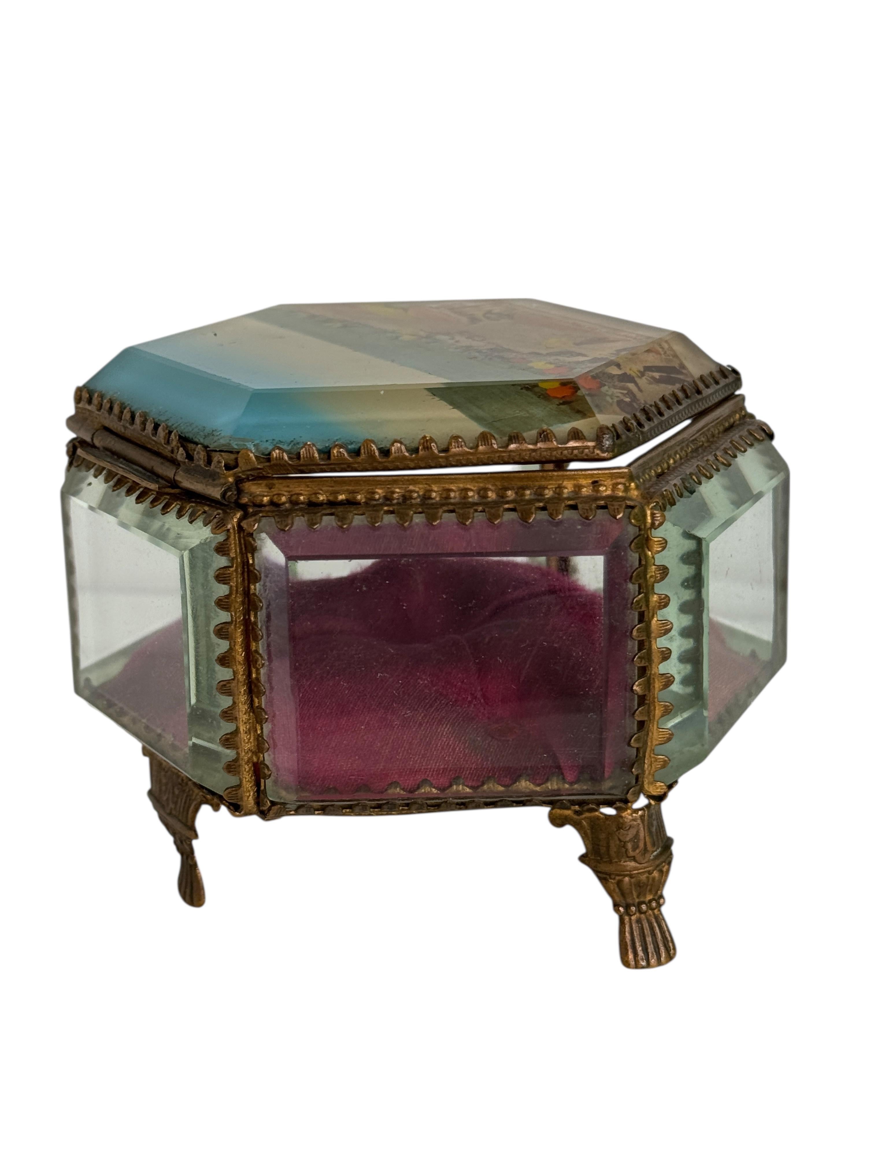 Belle Époque Grande boîte à bijoux Souvenirs en bronze doré et verre, Deauville France, vers 1900 en vente