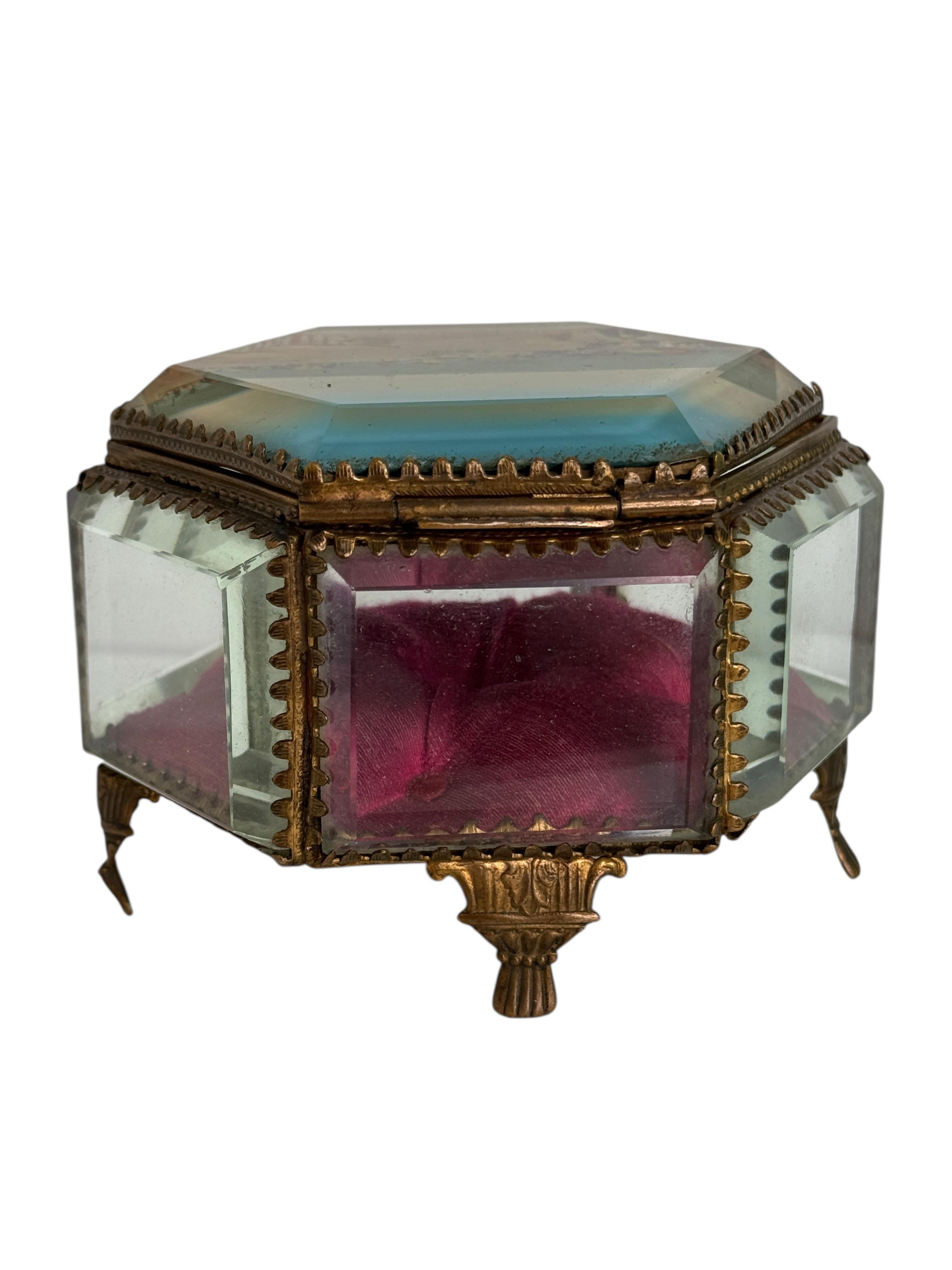 Français Grande boîte à bijoux Souvenirs en bronze doré et verre, Deauville France, vers 1900 en vente