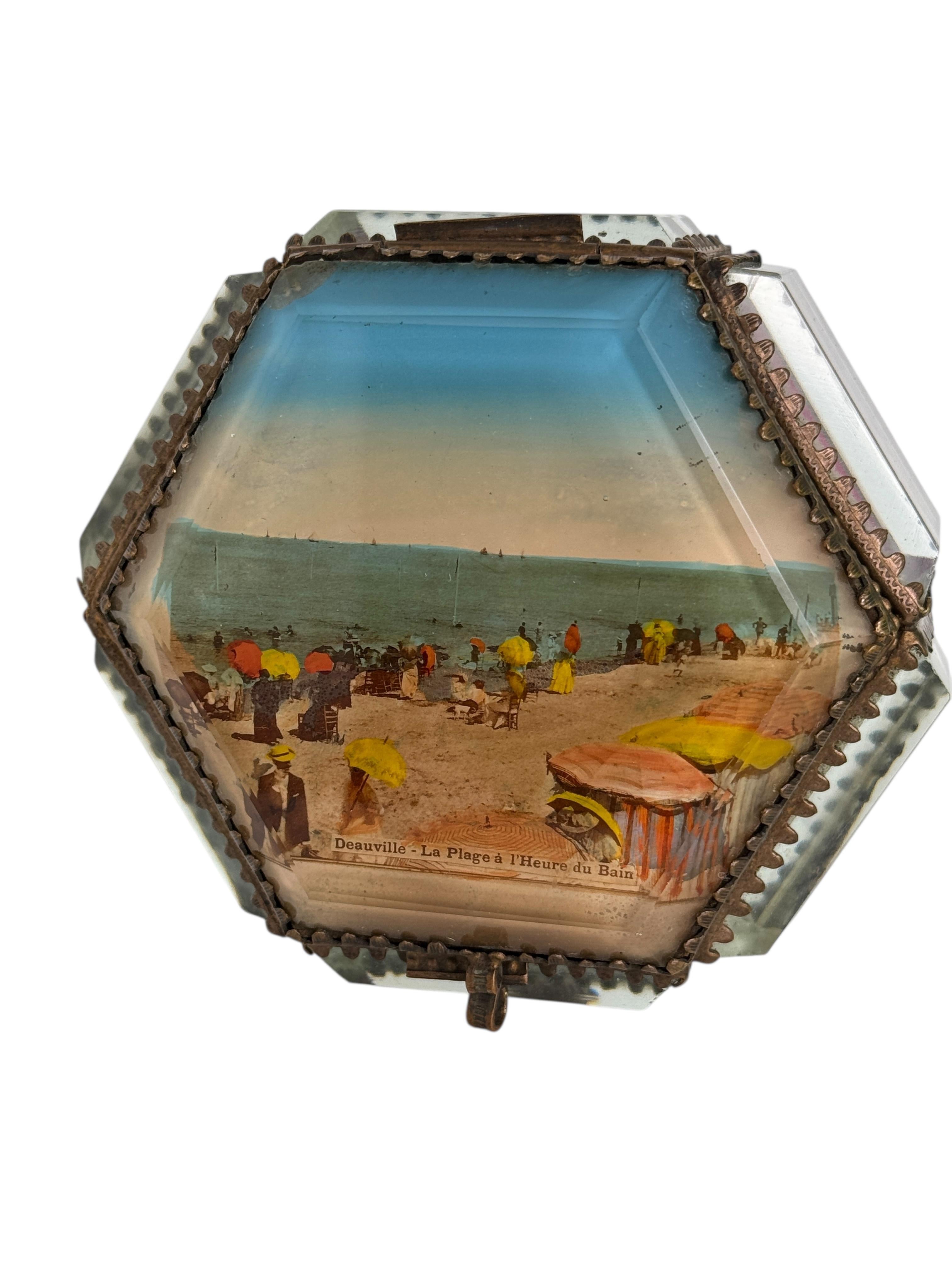 Grande boîte à bijoux Souvenirs en bronze doré et verre, Deauville France, vers 1900 Bon état - En vente à Nuernberg, DE