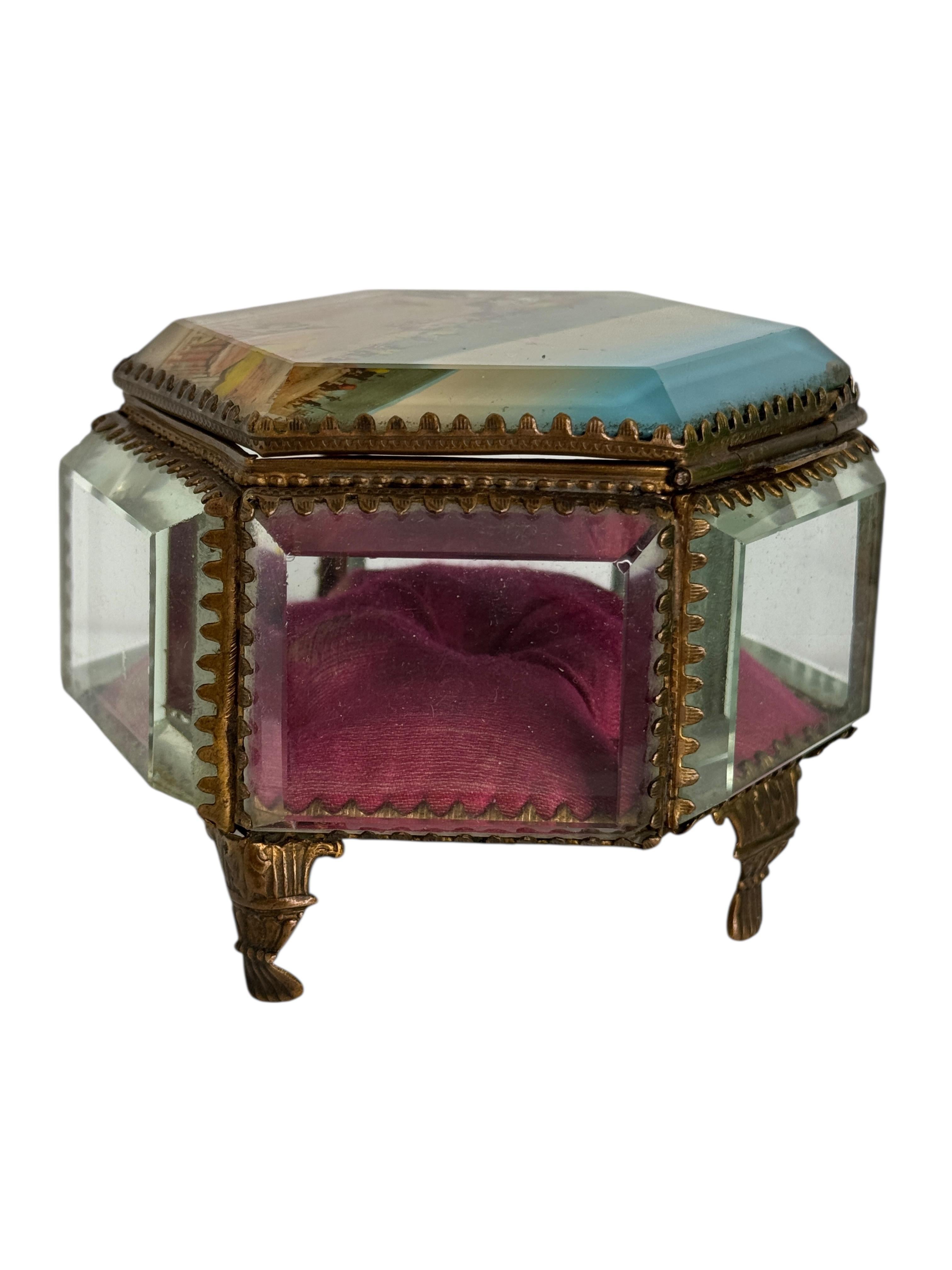 Cristal Grande boîte à bijoux Souvenirs en bronze doré et verre, Deauville France, vers 1900 en vente