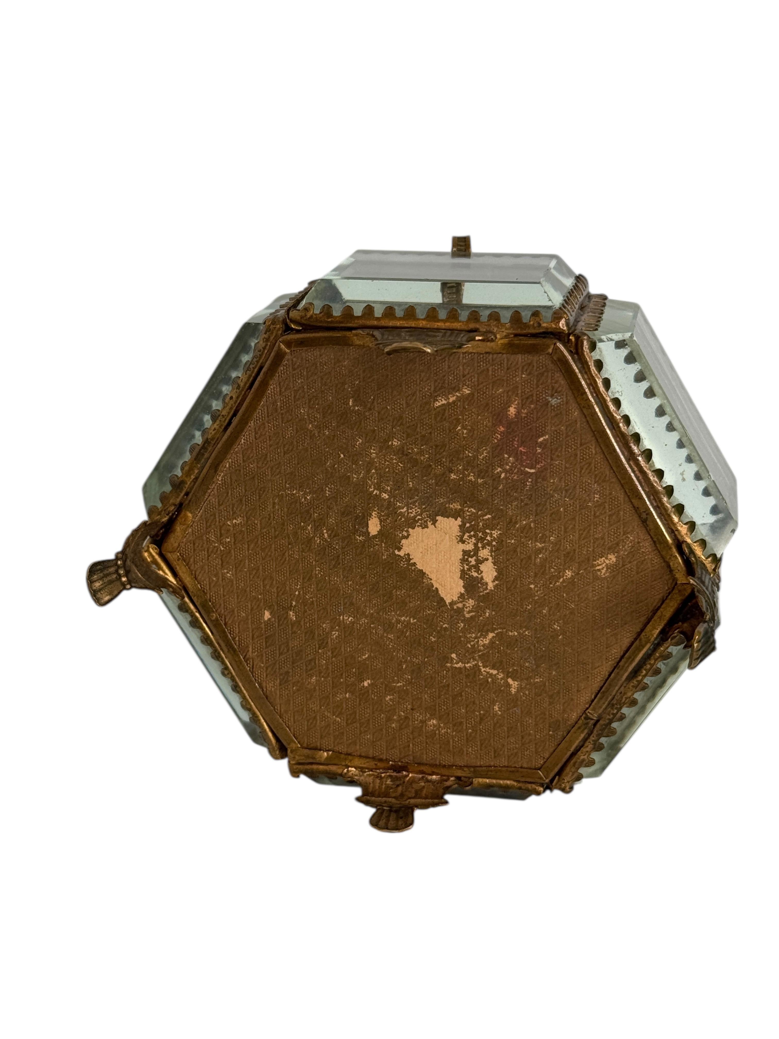 Grande boîte à bijoux Souvenirs en bronze doré et verre, Deauville France, vers 1900 en vente 2