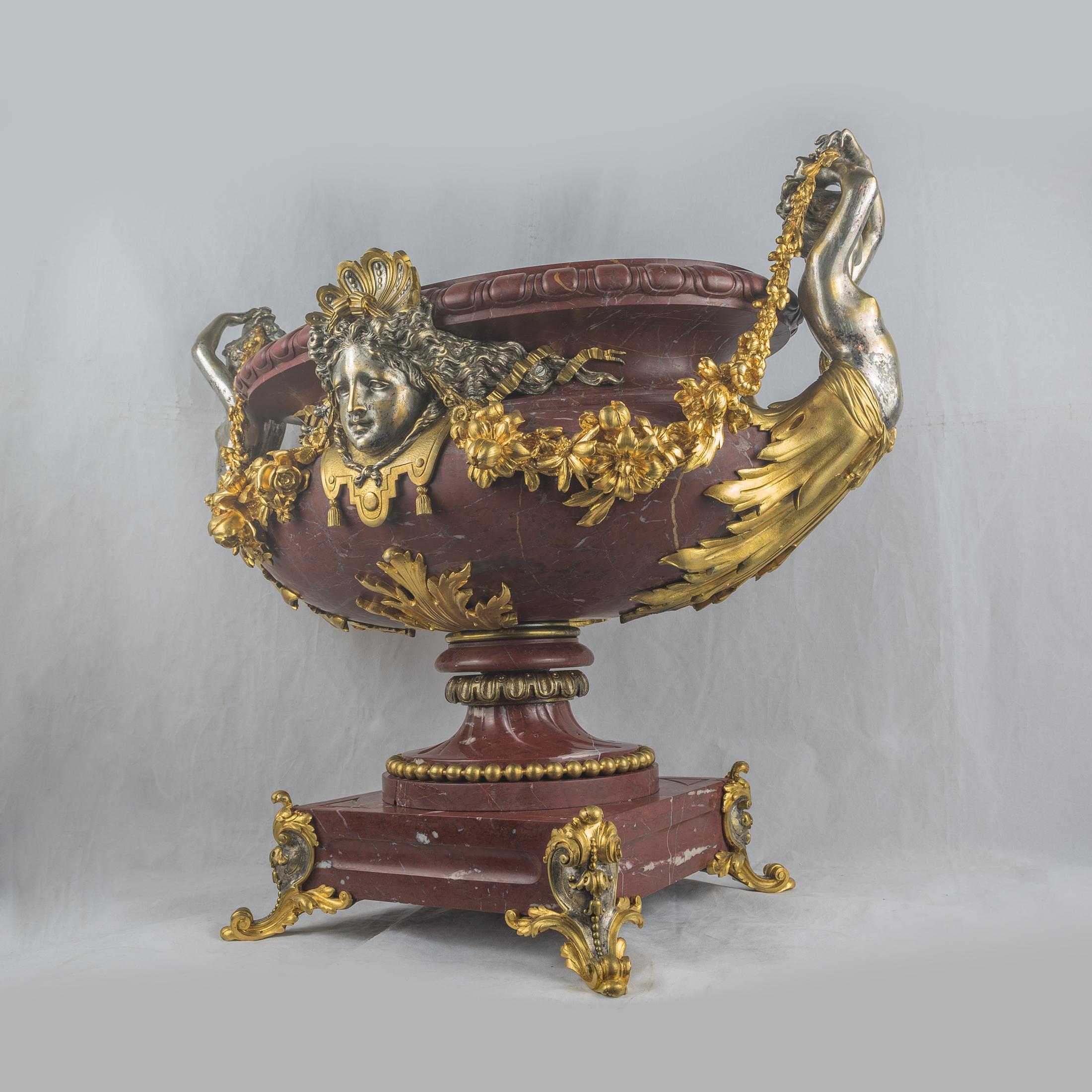 Français Grand centre de table en bronze argenté et marbre rouge griotte en vente