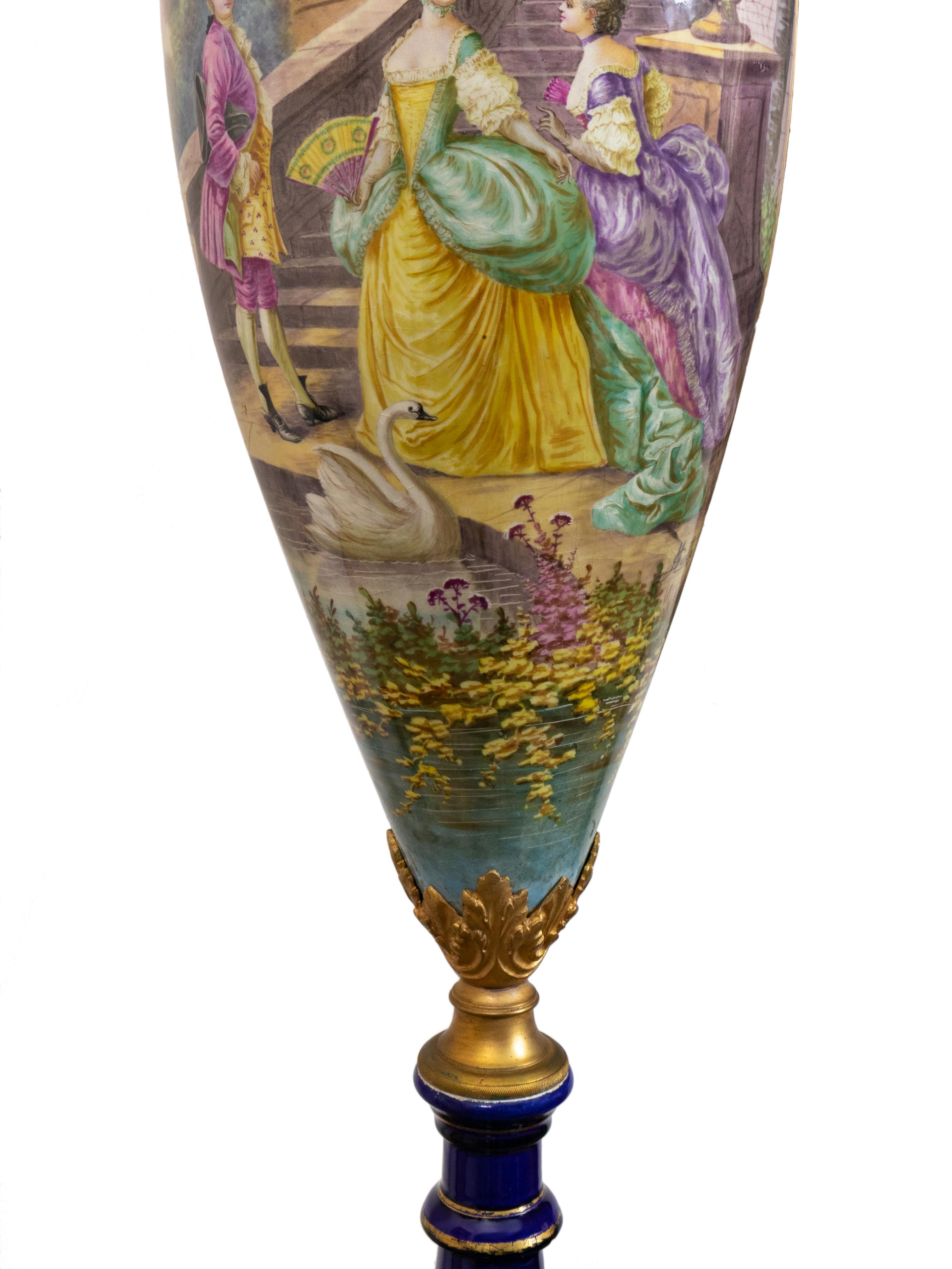 Grande vaso in porcellana con montatura in ormù di Manufature Nationale Sèvres, XIX secolo in vendita 3