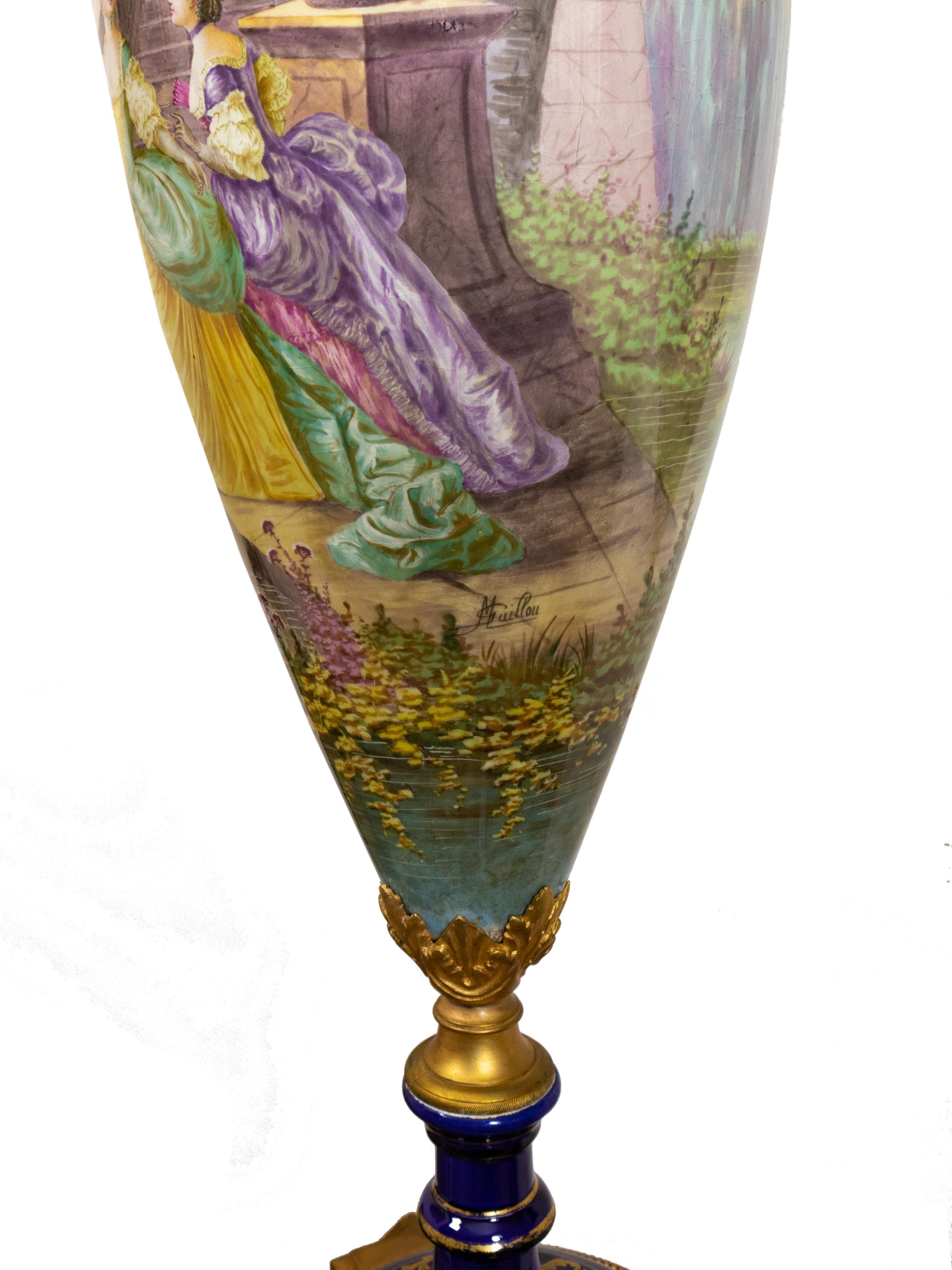 Metallo Grande vaso in porcellana con montatura in ormù di Manufature Nationale Sèvres, XIX secolo in vendita