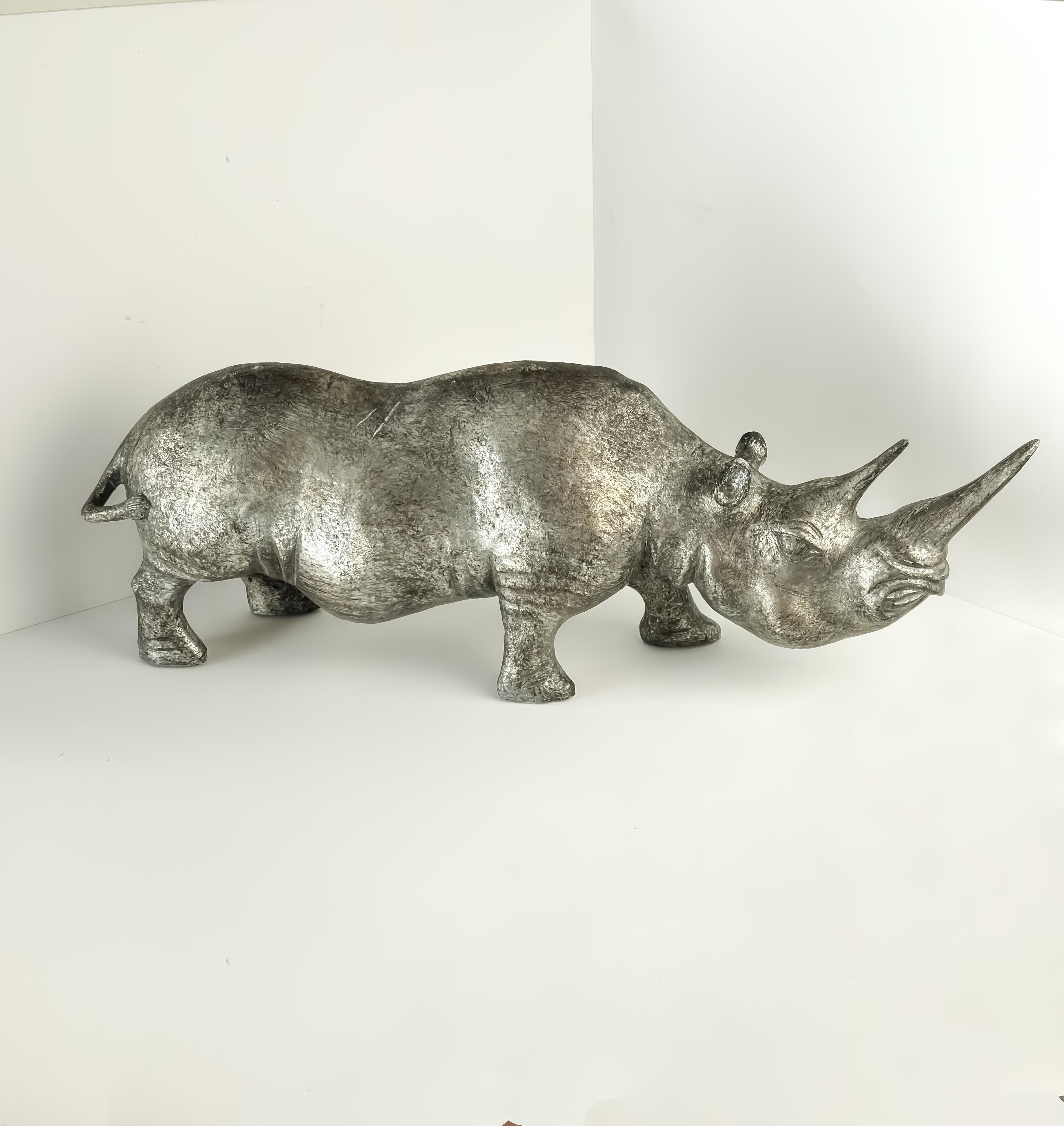 Escultura decorativa de rinoceronte, acabado metálico en tono platino c 1980s en Bueno estado para la venta en Glasgow, GB