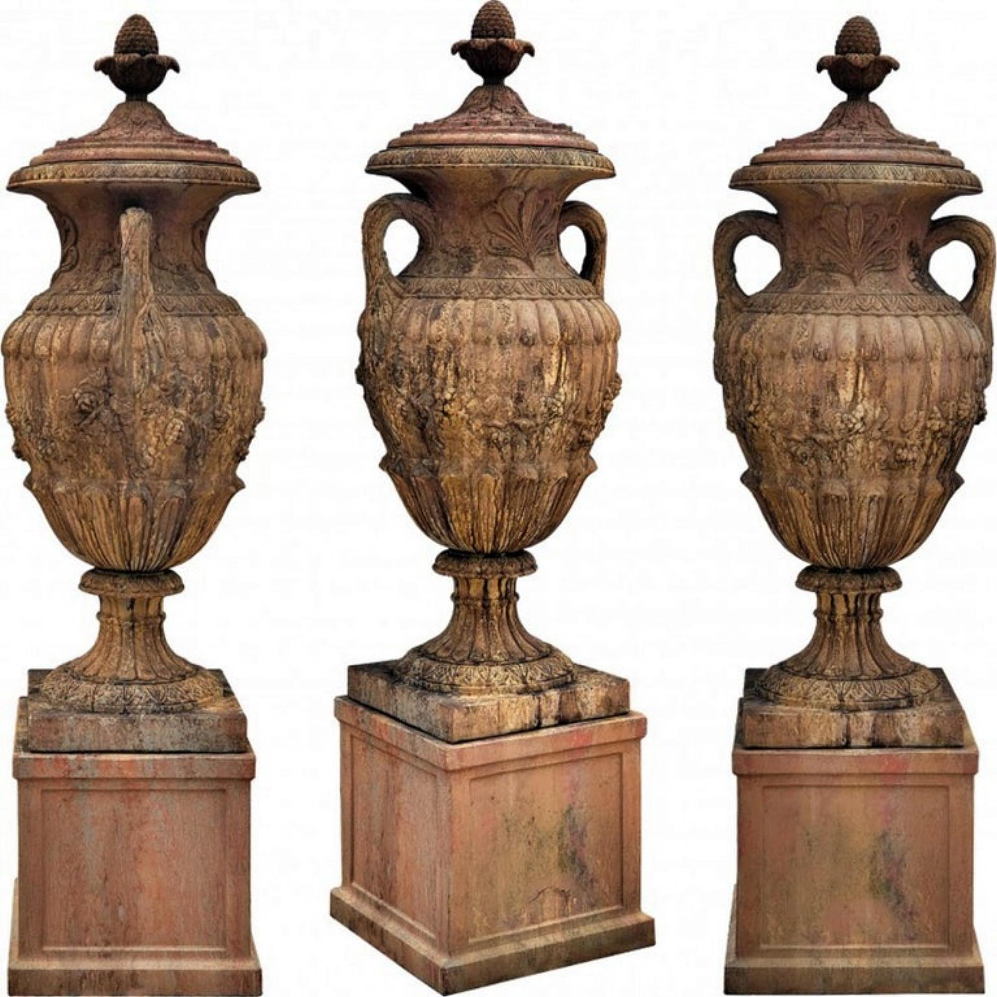 Large ornamental terracotta vase with base early 20th Century
Italy

Vase of current production, the realization was freely inspired by an eighteenth-century vase of Tuscan origin.
The 152 cm tall vase is made in three pieces, and the base is 54