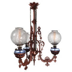 Grande lampadario a olio a tre bracci in ghisa del 1800 ornato
