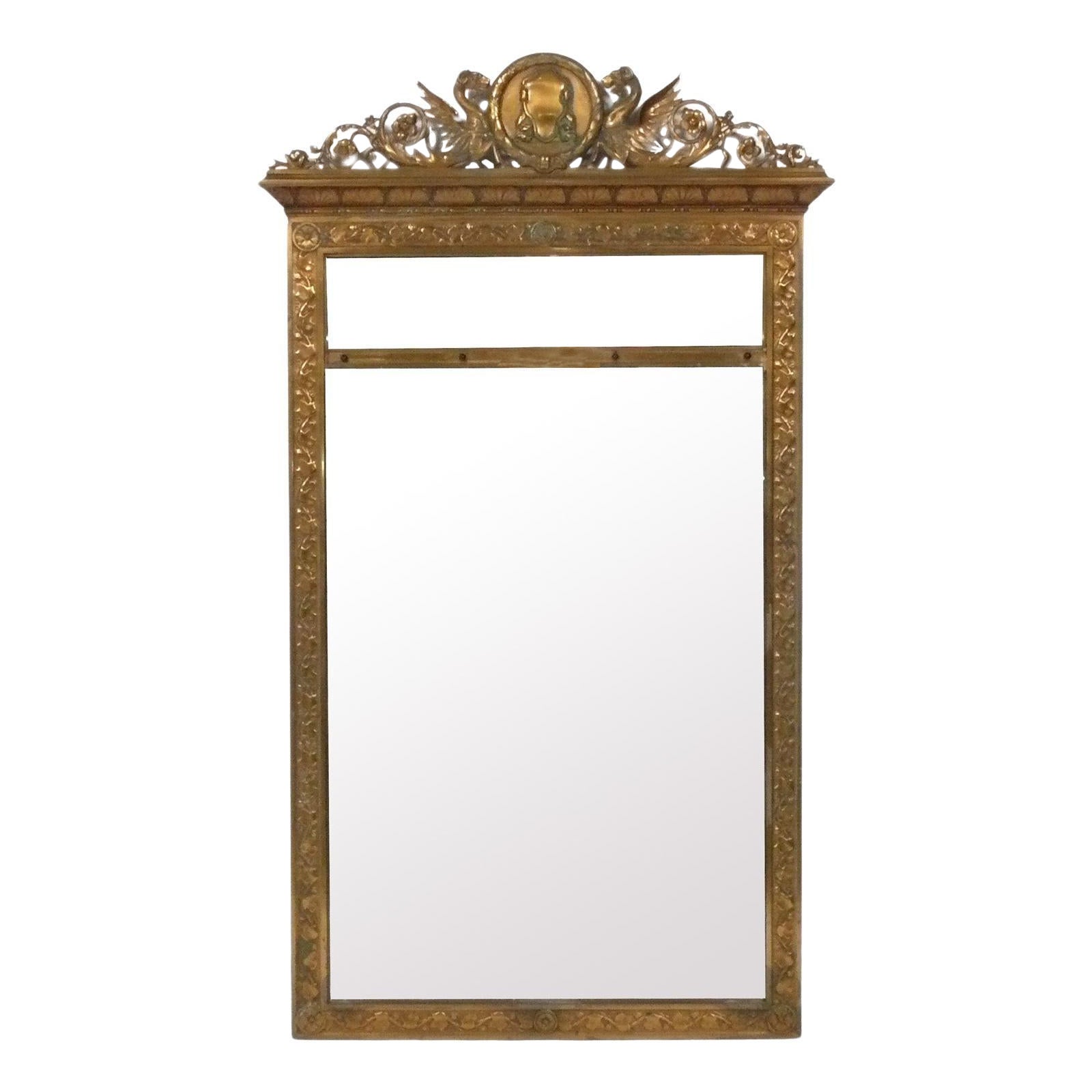 Grand miroir en bronze orné 50.5 "H x 29.25 "W circa 1940s