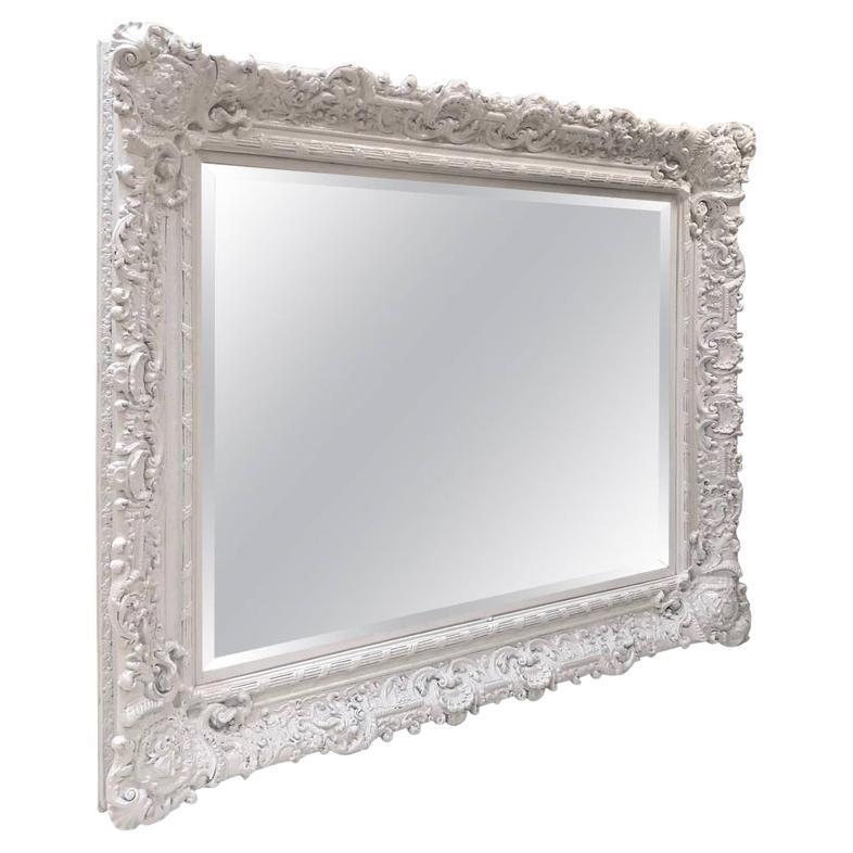 Grand miroir décoratif orné