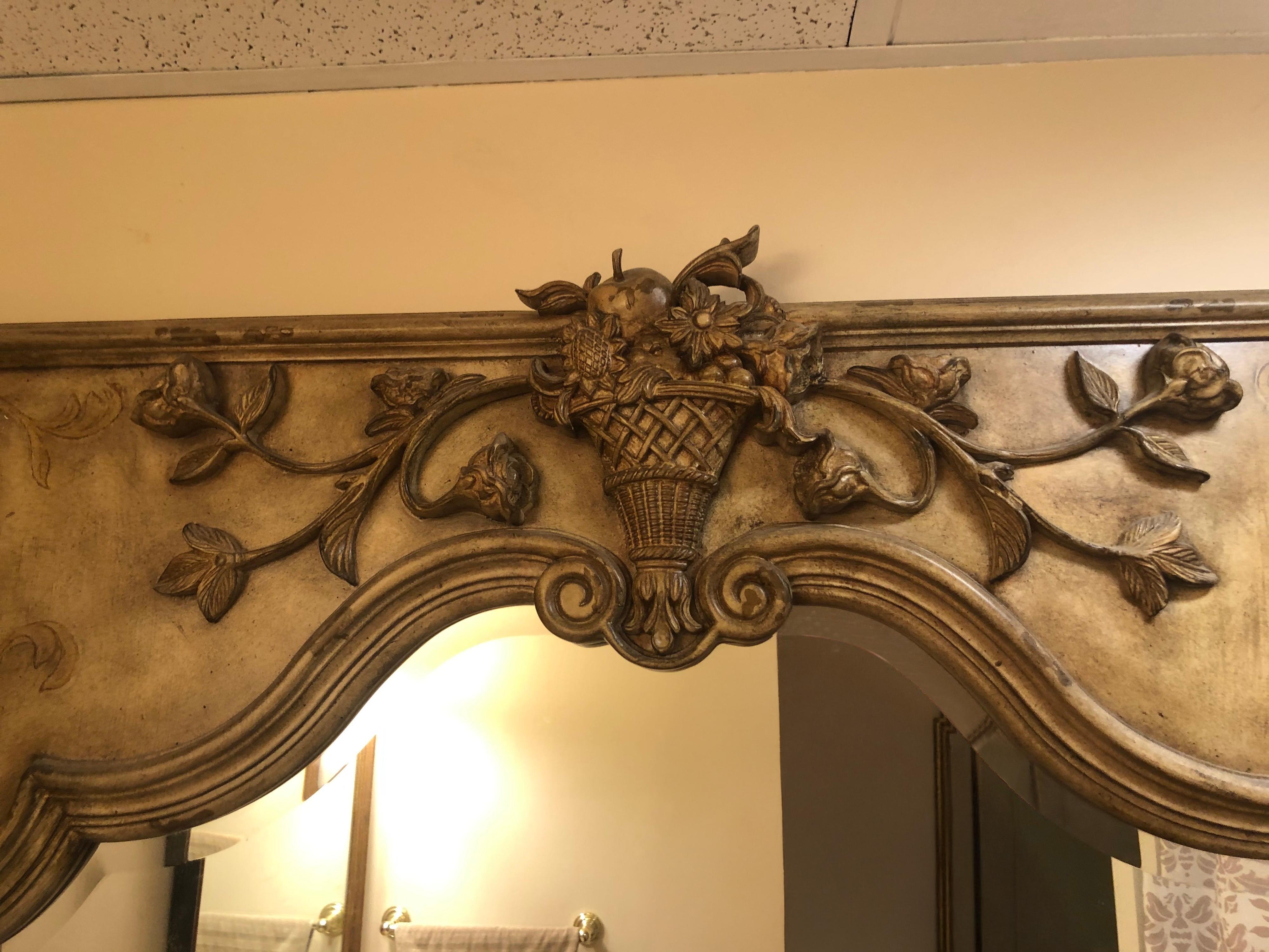 Espejo grande ornamentado de gran tamaño by Domain en venta 7