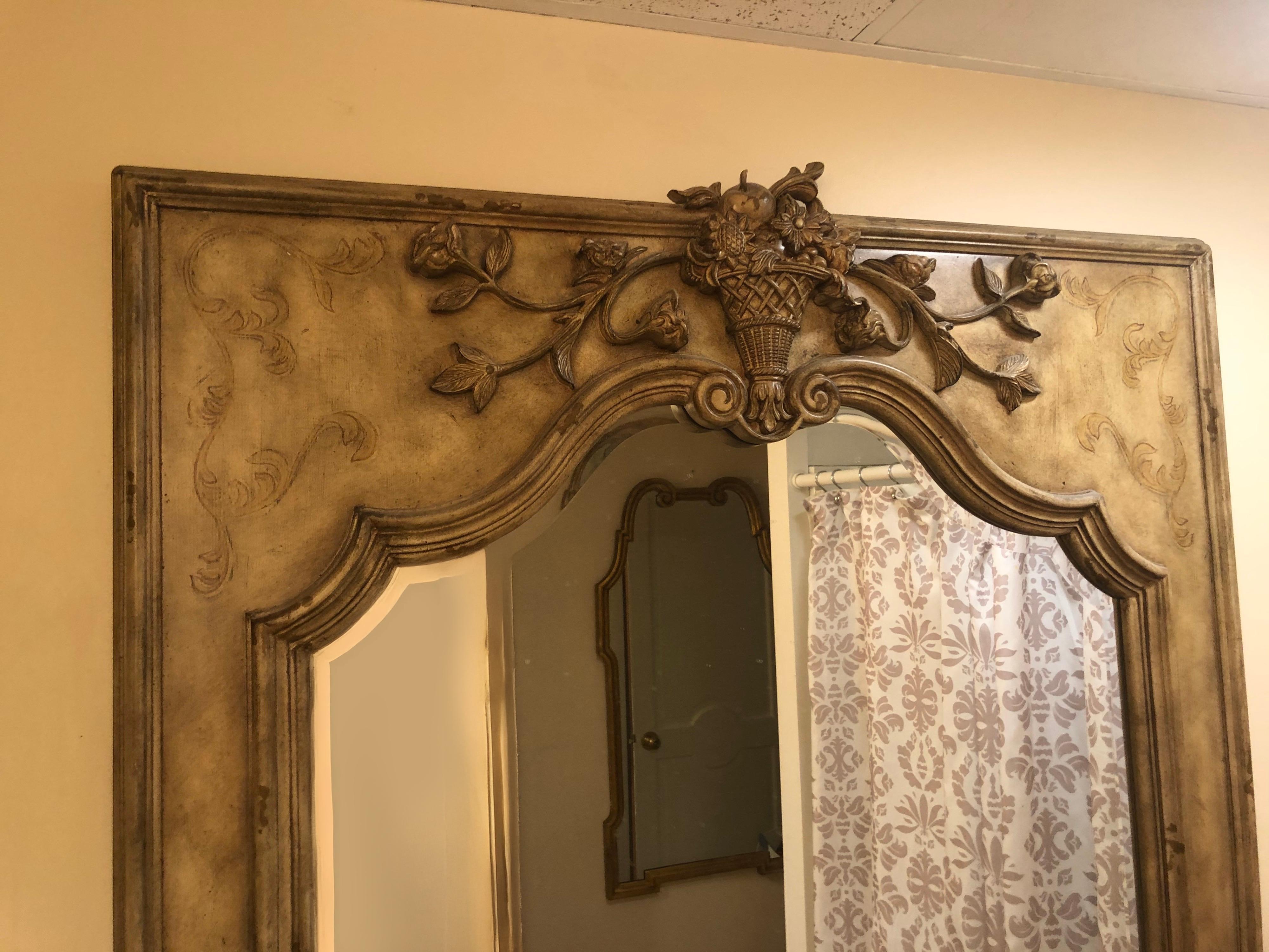 Espejo grande ornamentado de gran tamaño by Domain en venta 15