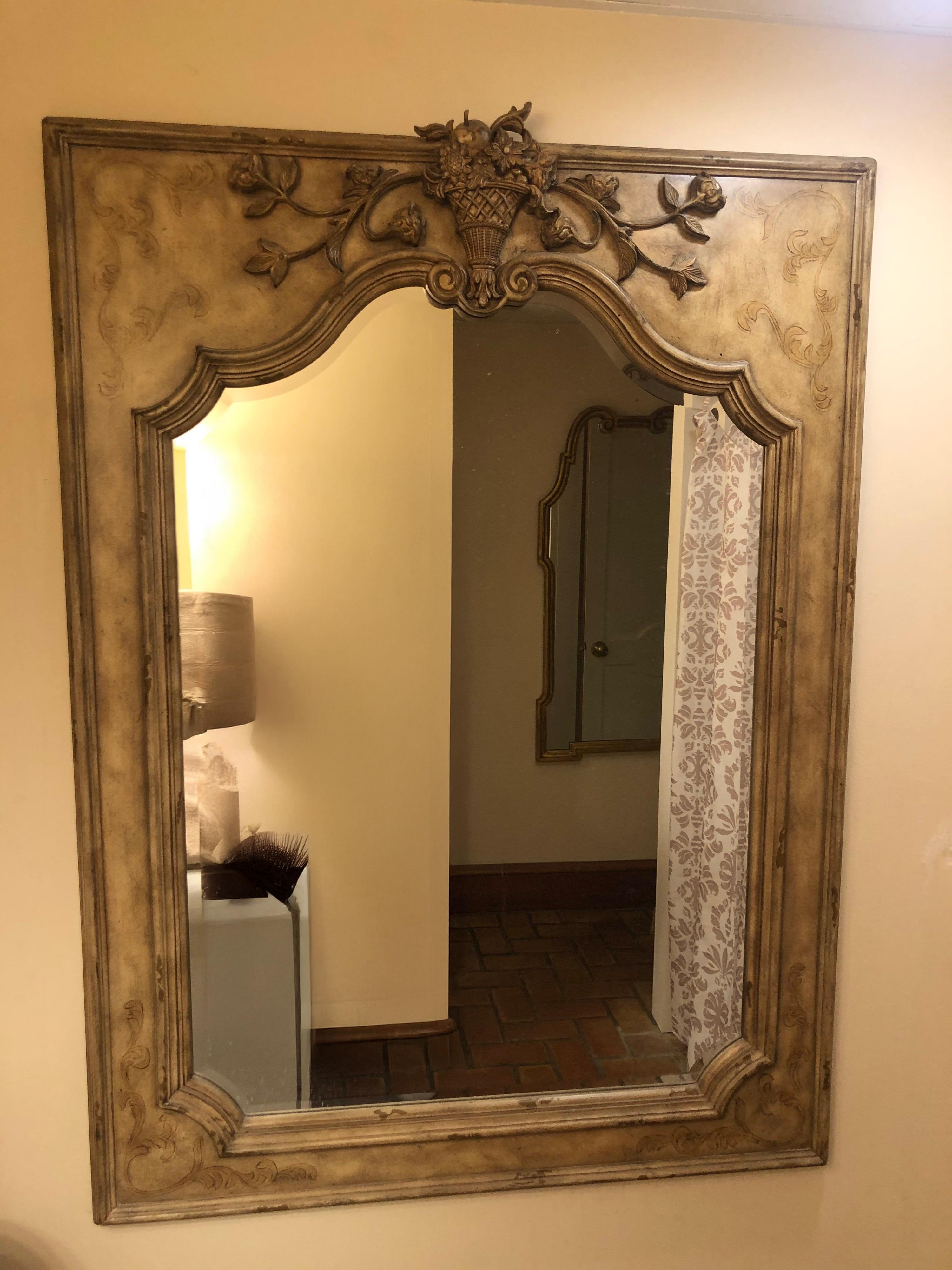 Espejo grande ornamentado de gran tamaño by Domain en Bueno estado para la venta en Redding, CT