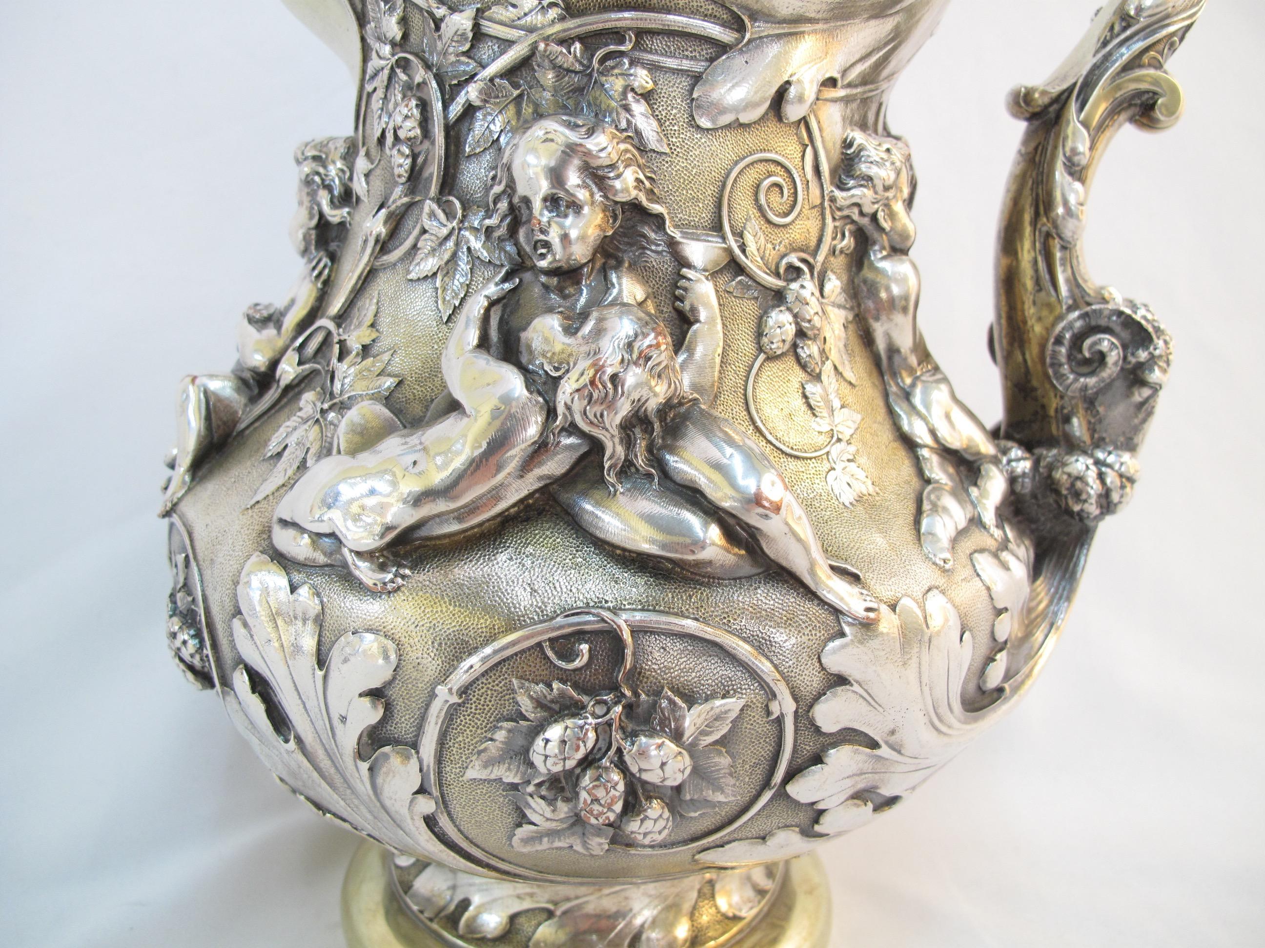 Large Ornate Putti Cavorting Among Hops Repousse Pitcher Elkington 19th Century In Good Condition For Sale In Portland, OR