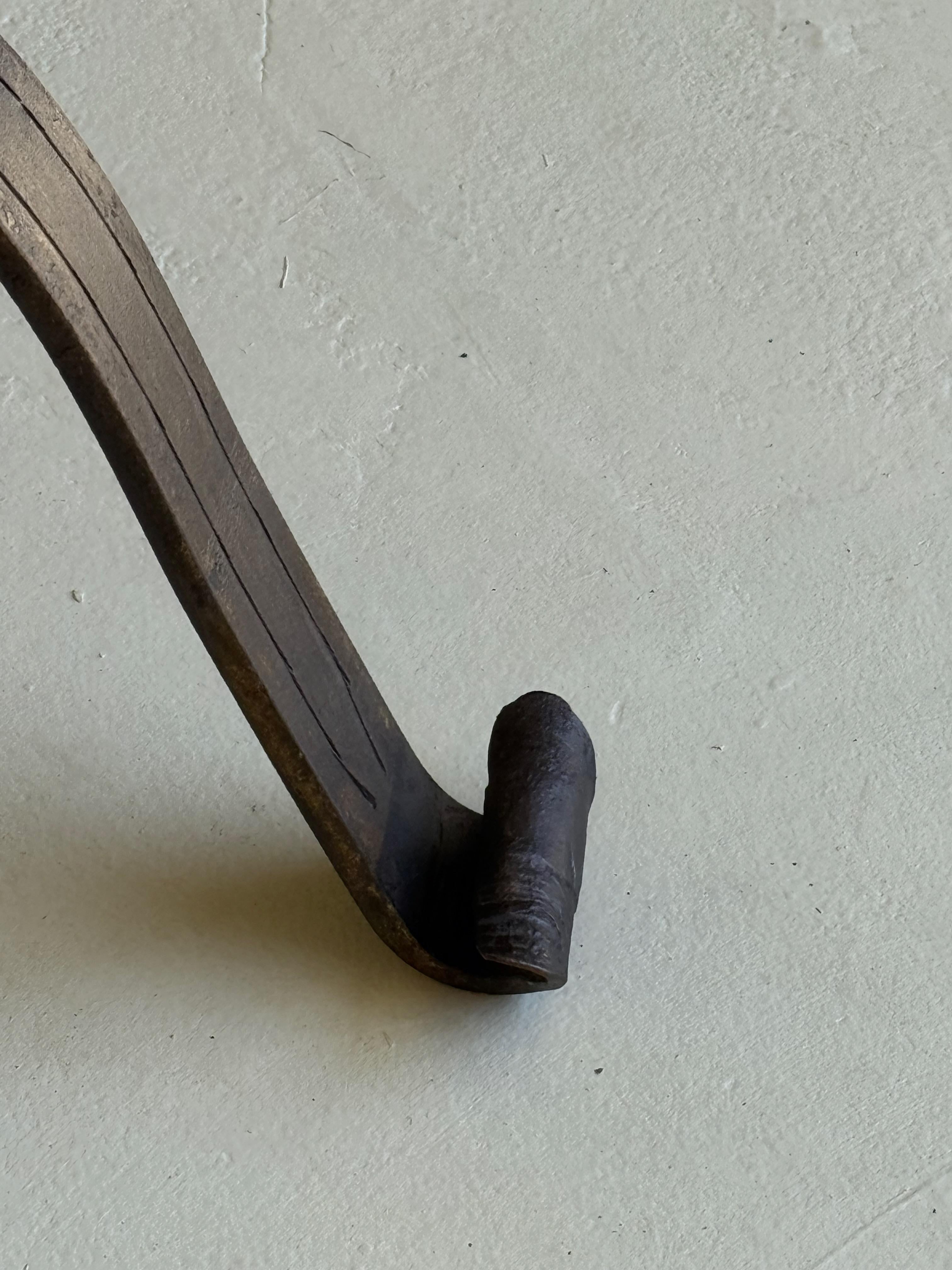 Grande table à boire en fer espagnol orné avec Stem torsadé en vente 3