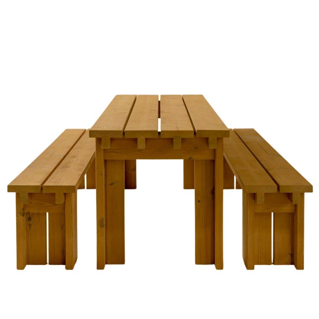 Grande table à manger d'extérieur « Osa » en pin finlandais massif pour Vaarnii en vente 5