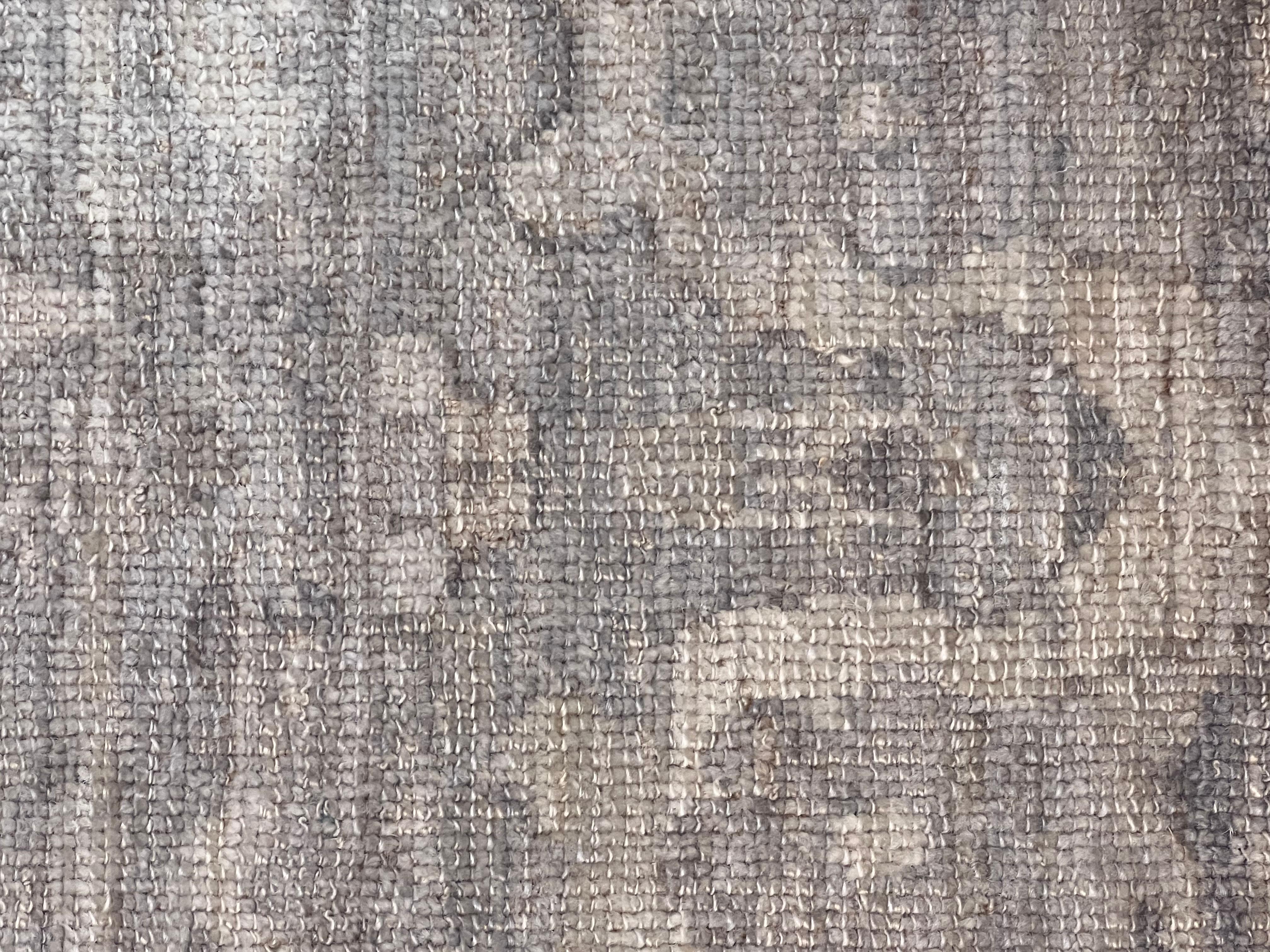 Großer Oushak-Teppich  silberfarbene Wolle im Angebot 1