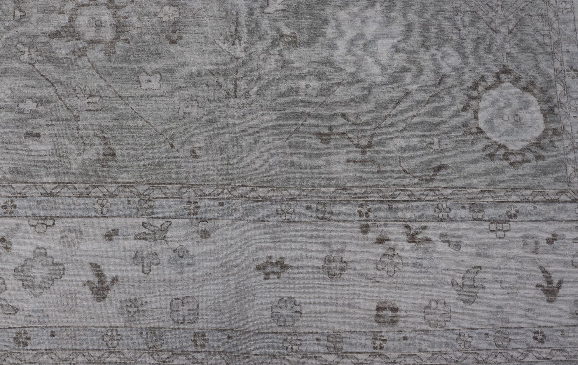 Großer Oushak-Teppich mit weichem Grau und subtilen Elfenbein- und Sage-Akzenten 11'10 x 17'5 im Angebot 8
