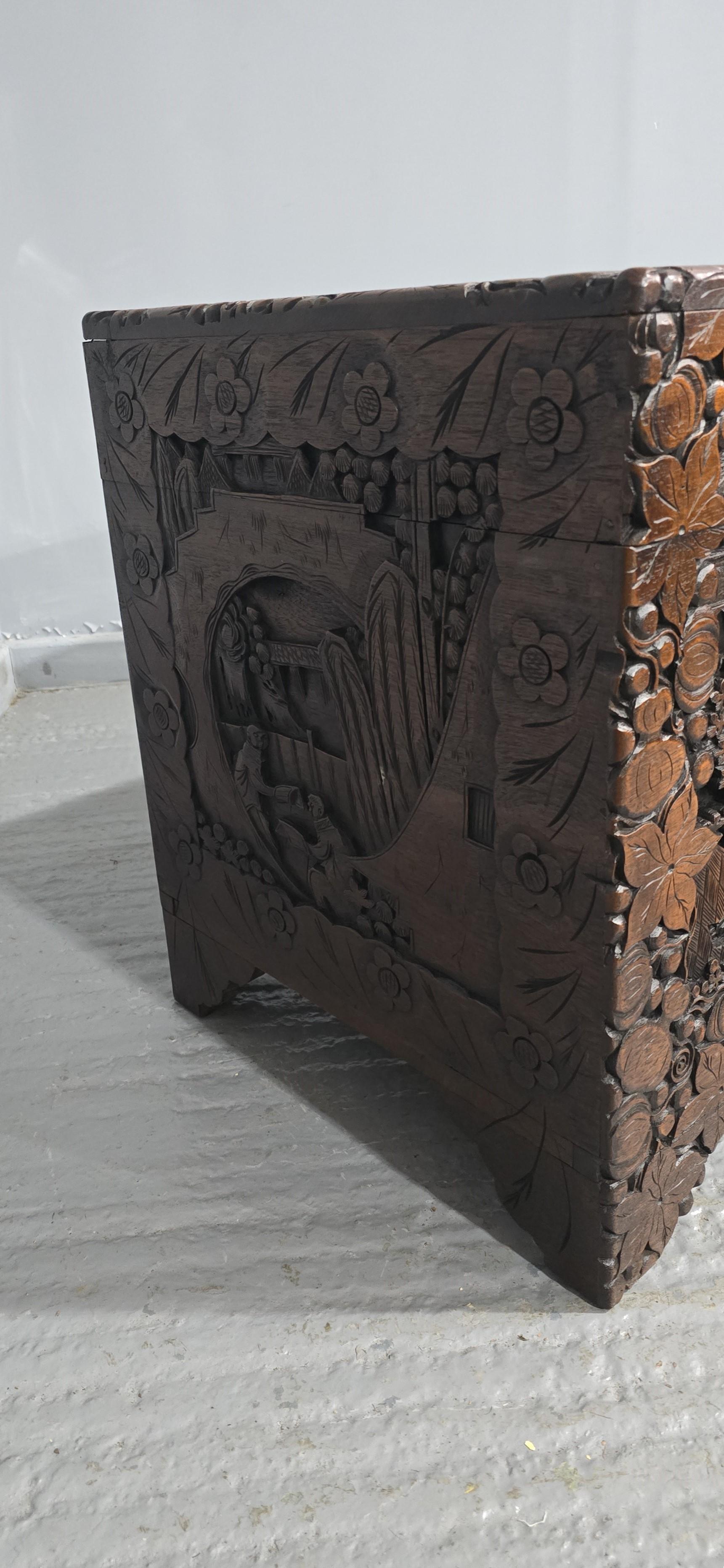 Large Outstanding Camphor Wood Chest In Excellent Condition For Sale In Swadlincote, GB