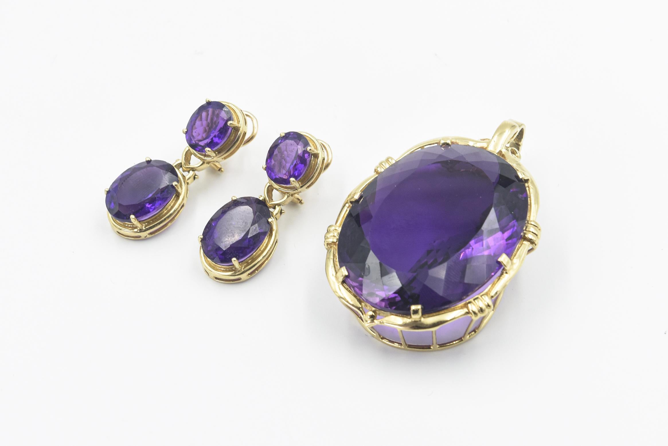 Women's or Men's Large Oval Amethyst Yellow Gold Pendant with Matching Drop Earrings Set For Sale