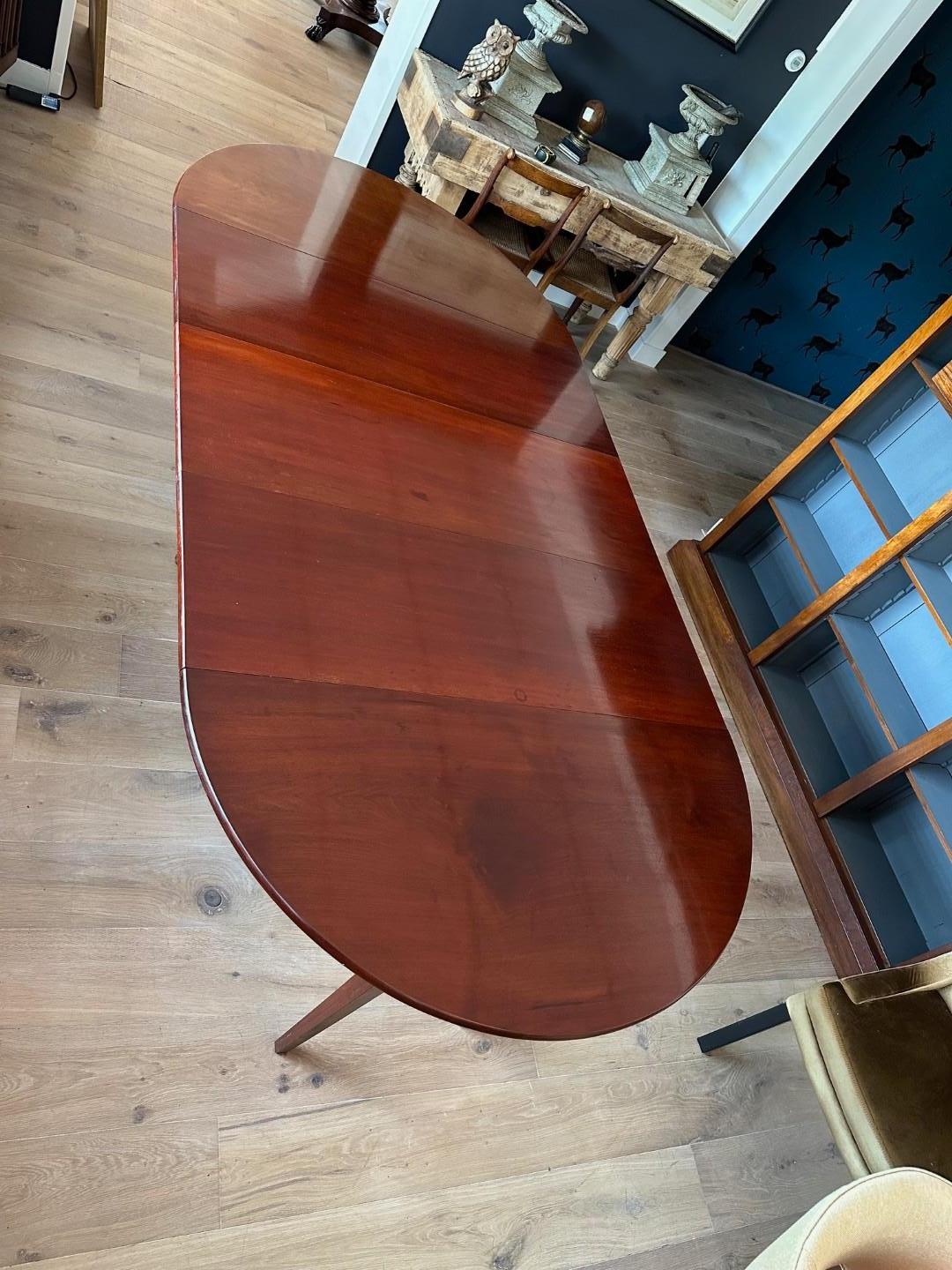 Large oval antique  Dutch table For Sale 5