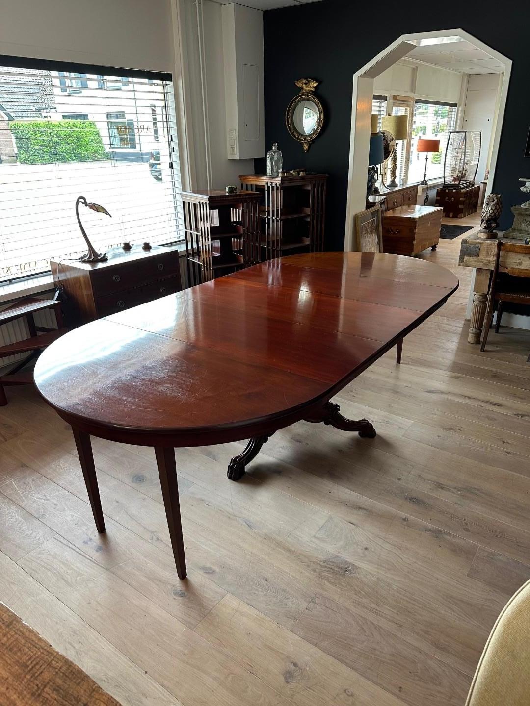 Large oval antique  Dutch table For Sale 6