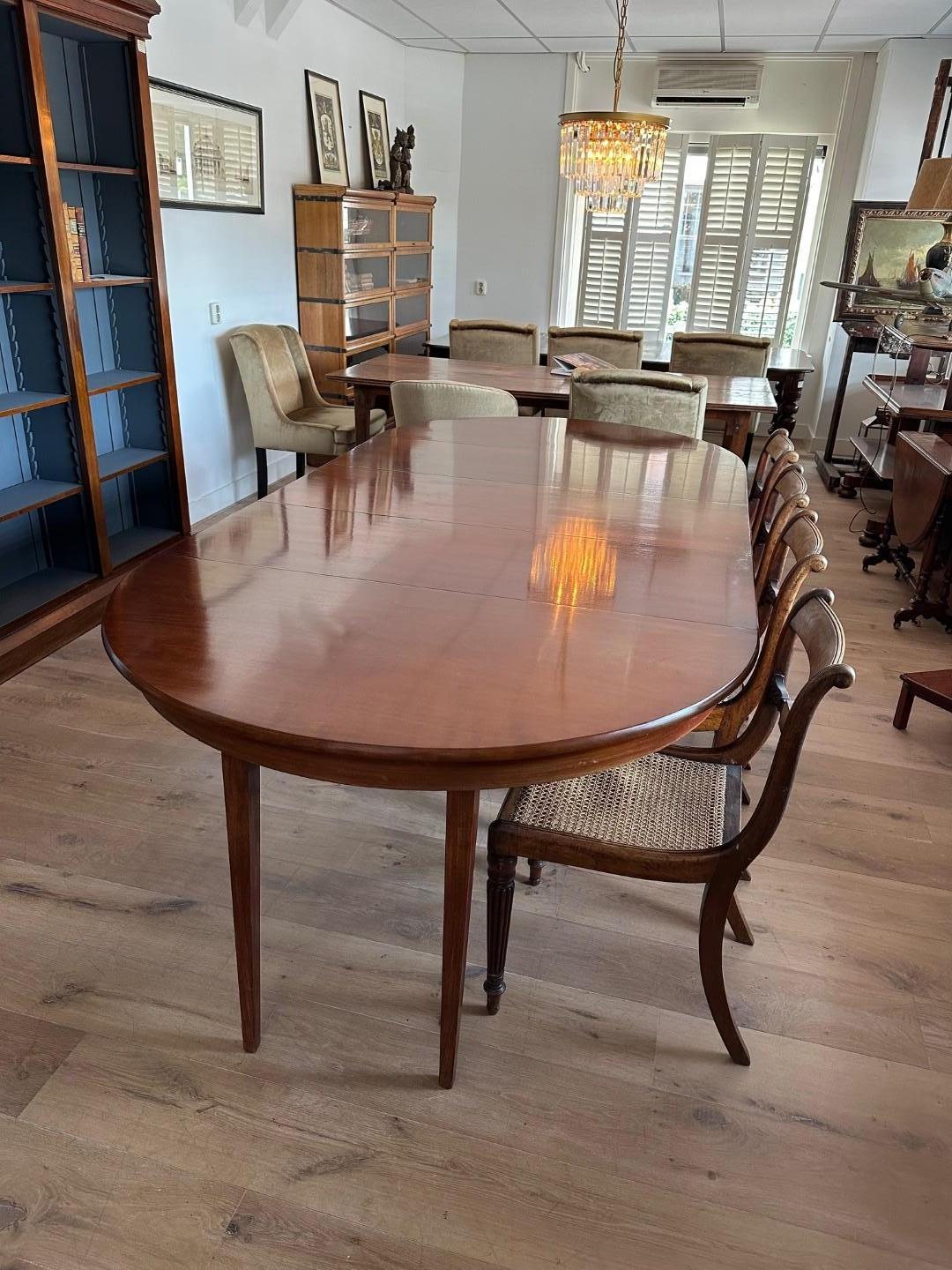 Large oval antique  Dutch table For Sale 7