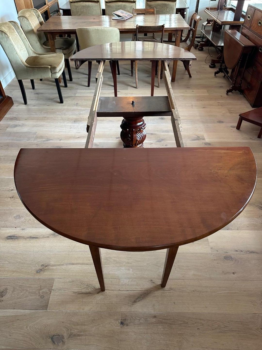 Walnut Large oval antique  Dutch table For Sale