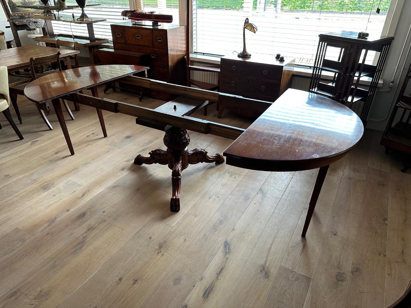 Large oval antique  Dutch table For Sale 1
