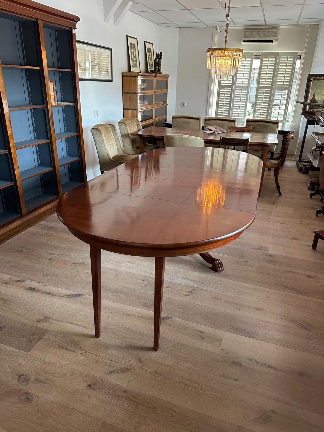 Large oval antique  Dutch table For Sale 2
