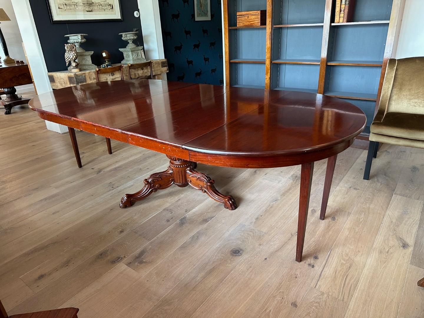 Large oval antique  Dutch table For Sale 3