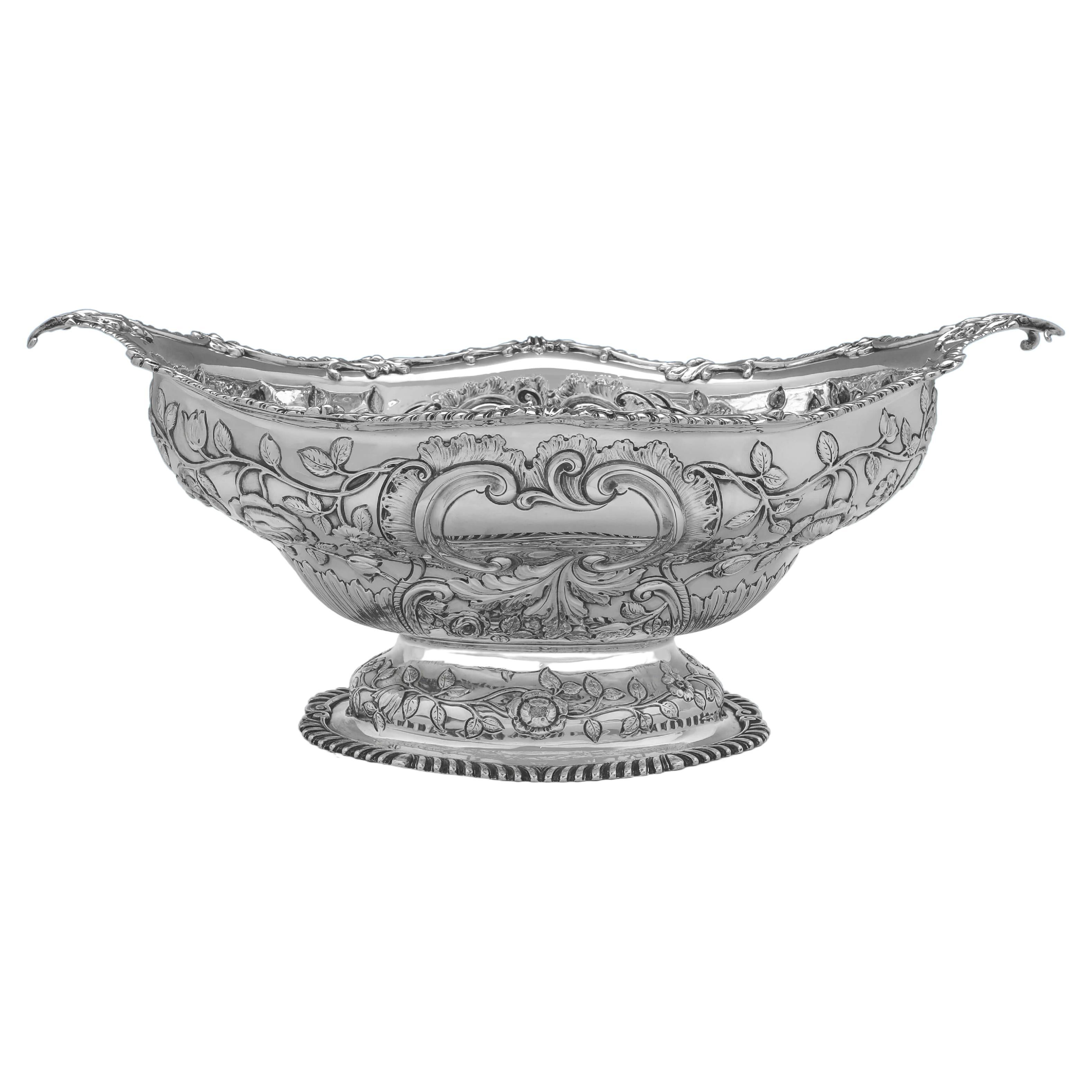Large Oval Antique English Sterling Silver Centrepiece or Dish, London, 1908 For Sale