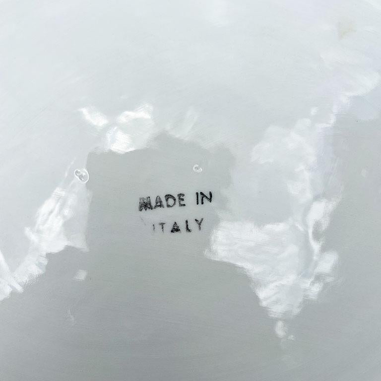 Gran fuente ovalada de cerámica italiana antigua con motivo de concha o almeja en color crema Rococó en venta