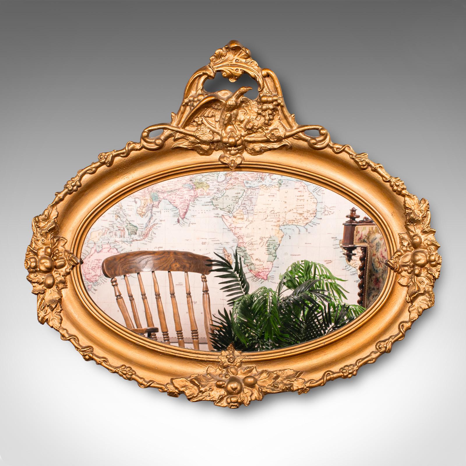 
Il s'agit d'un grand miroir ovale ancien. Miroir de salon ou d'entrée anglais en gesso doré, datant de la période géorgienne et plus tard, vers 1800.

Forme généreuse, expressive et présentant une couleur attrayante
Présente une patine d'usage