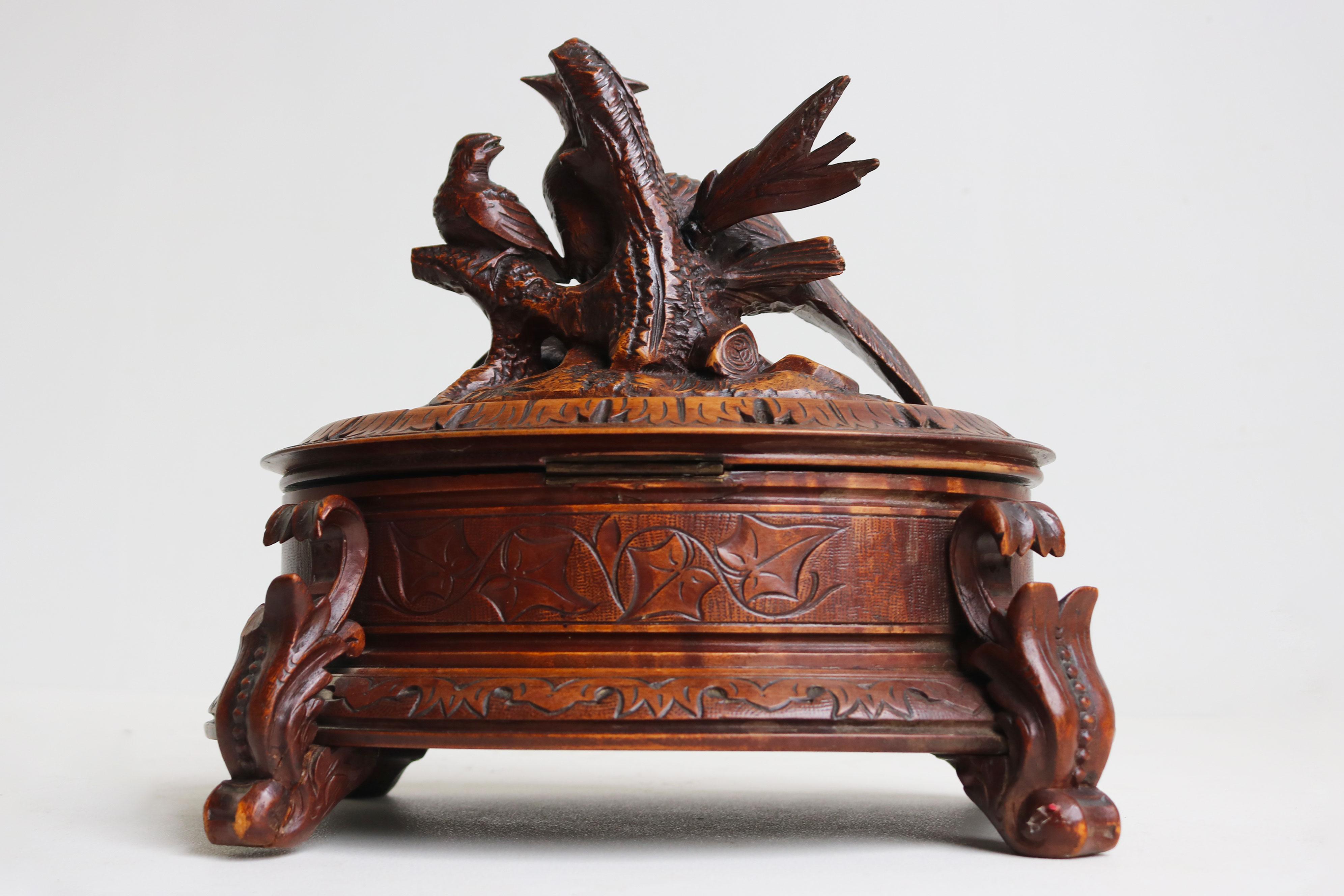 large oval Antique swiss 19th century Black Forest jewelry box walnut 3 birds For Sale 1