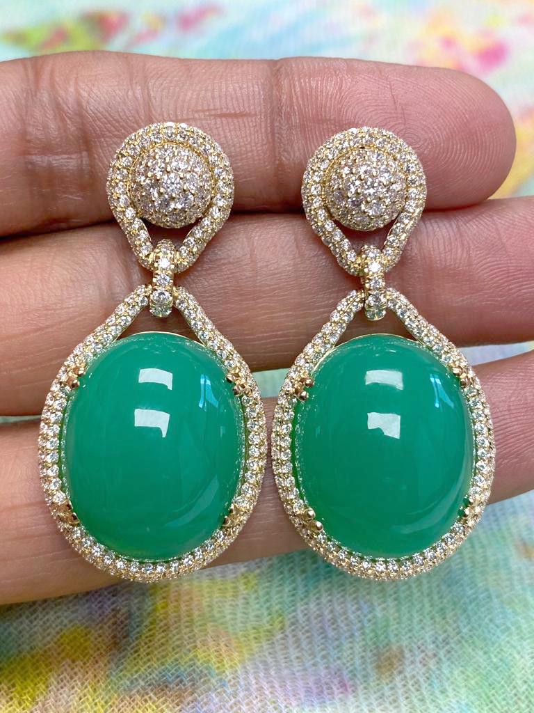 Ohrringe mit ovalem Chrysopras und Diamanten vonshwara (Ovalschliff) im Angebot